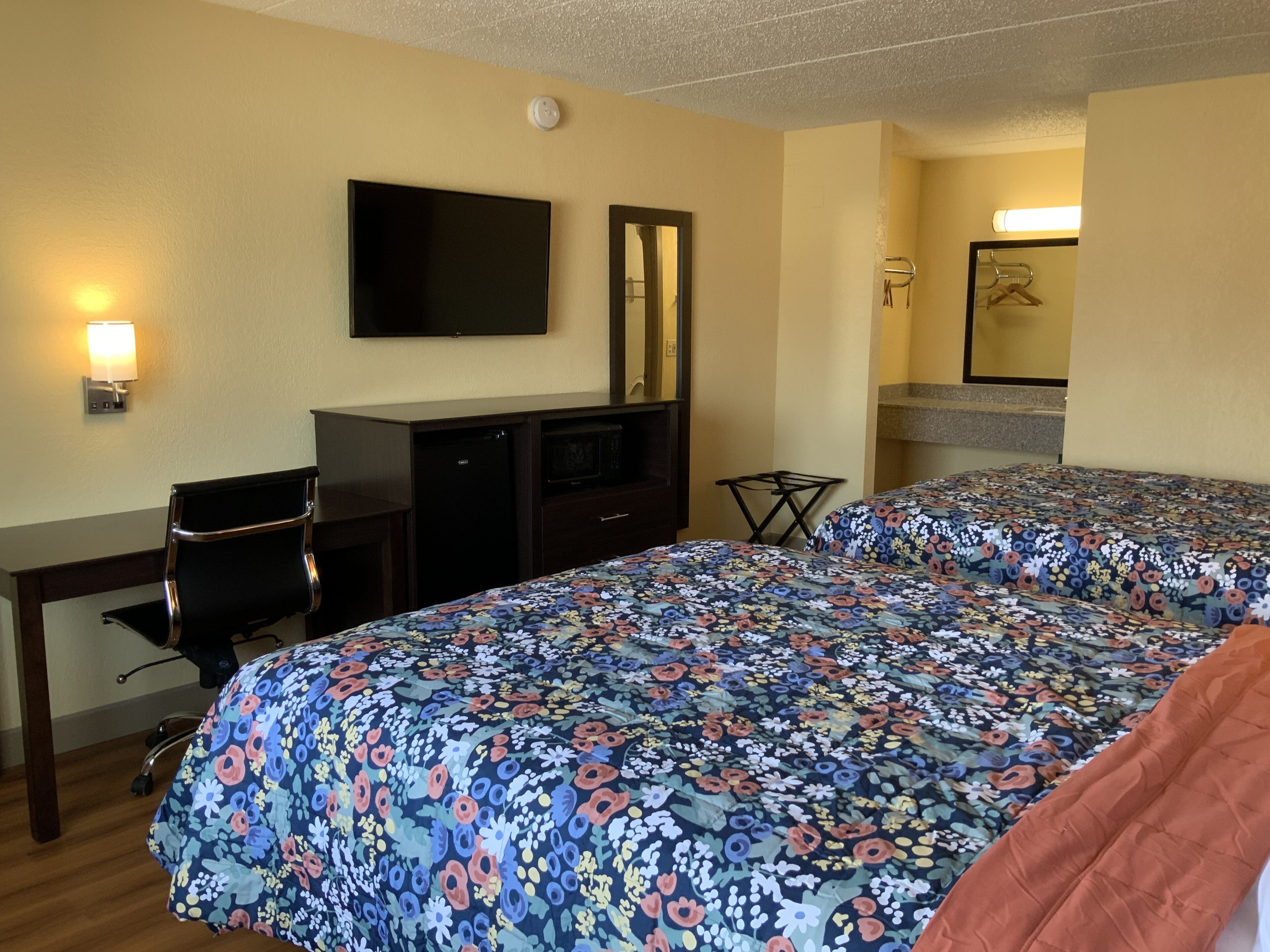 Days Inn by Wyndham Troy IL