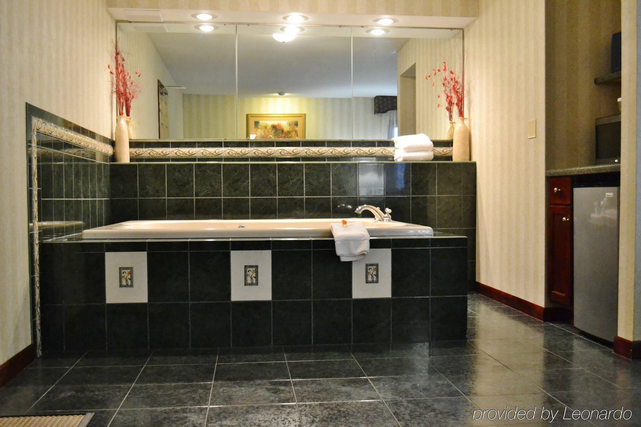 Eastlake Suites Hotel & Conference Center By OYO Urbana