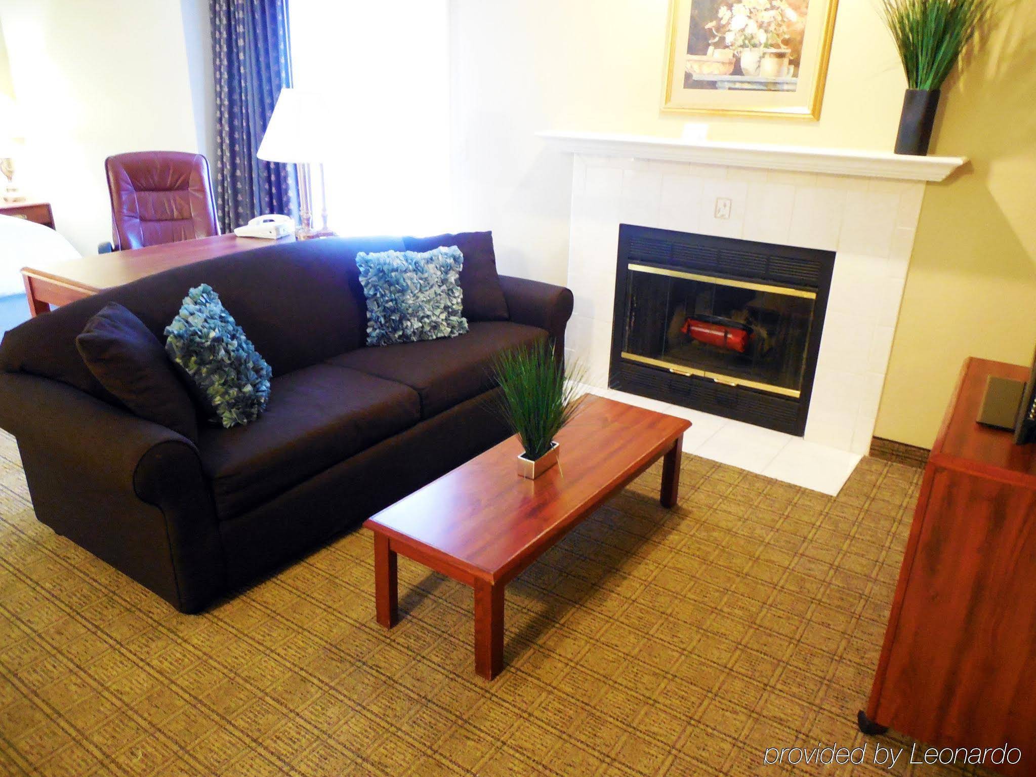 Eastlake Suites Hotel & Conference Center By OYO Urbana