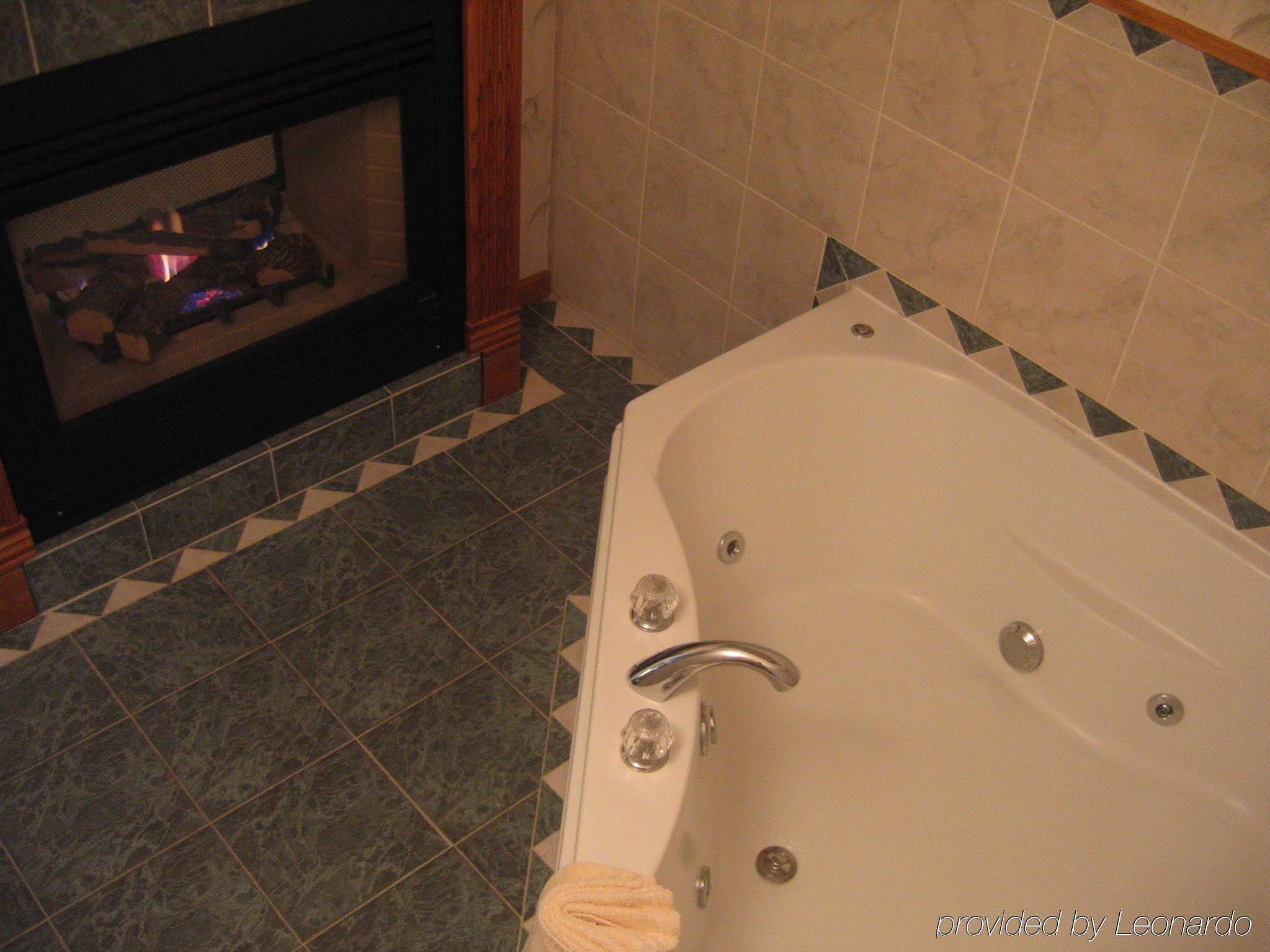 Eastlake Suites Hotel & Conference Center By OYO Urbana