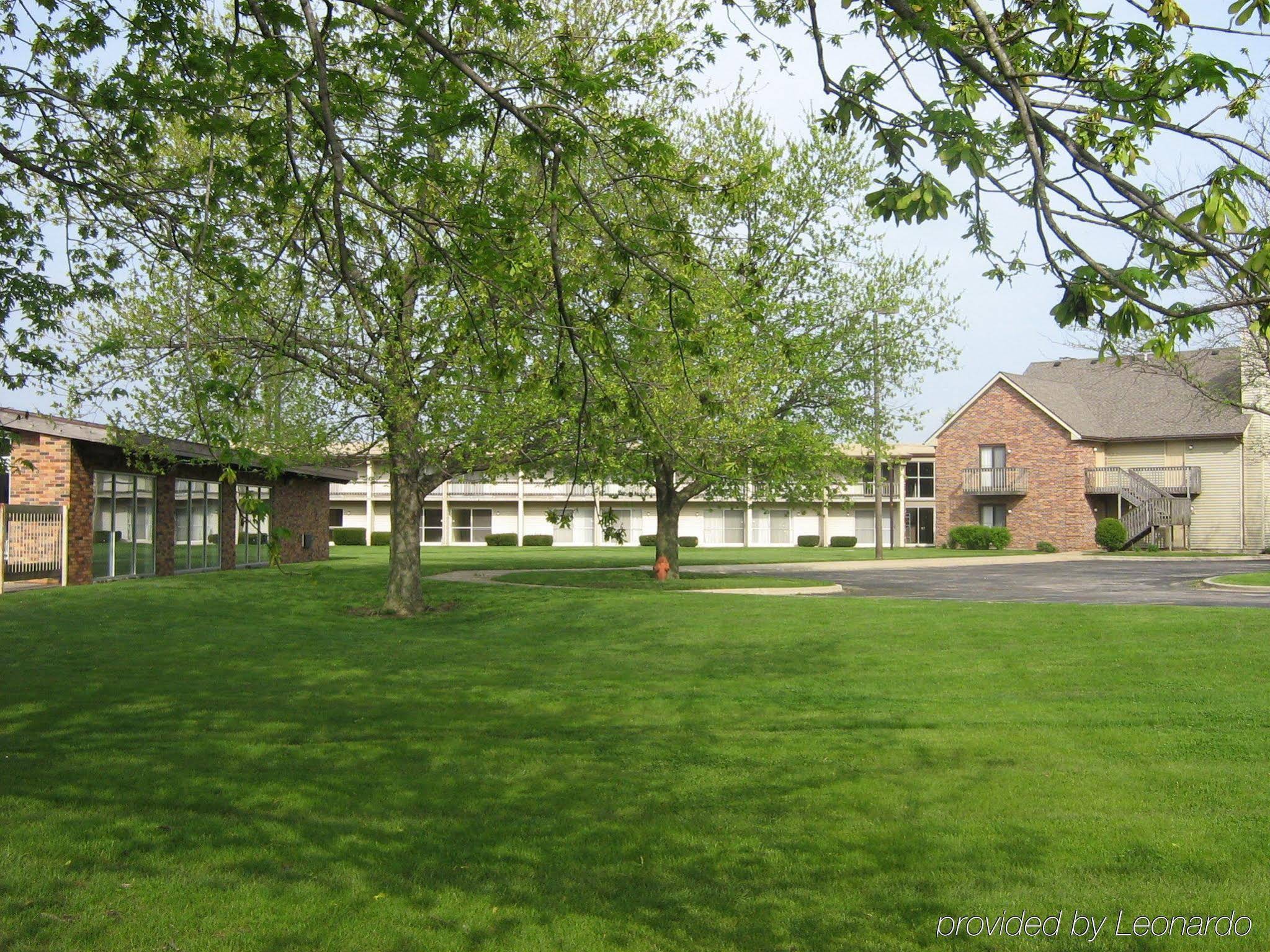 Eastlake Suites Hotel & Conference Center By OYO Urbana