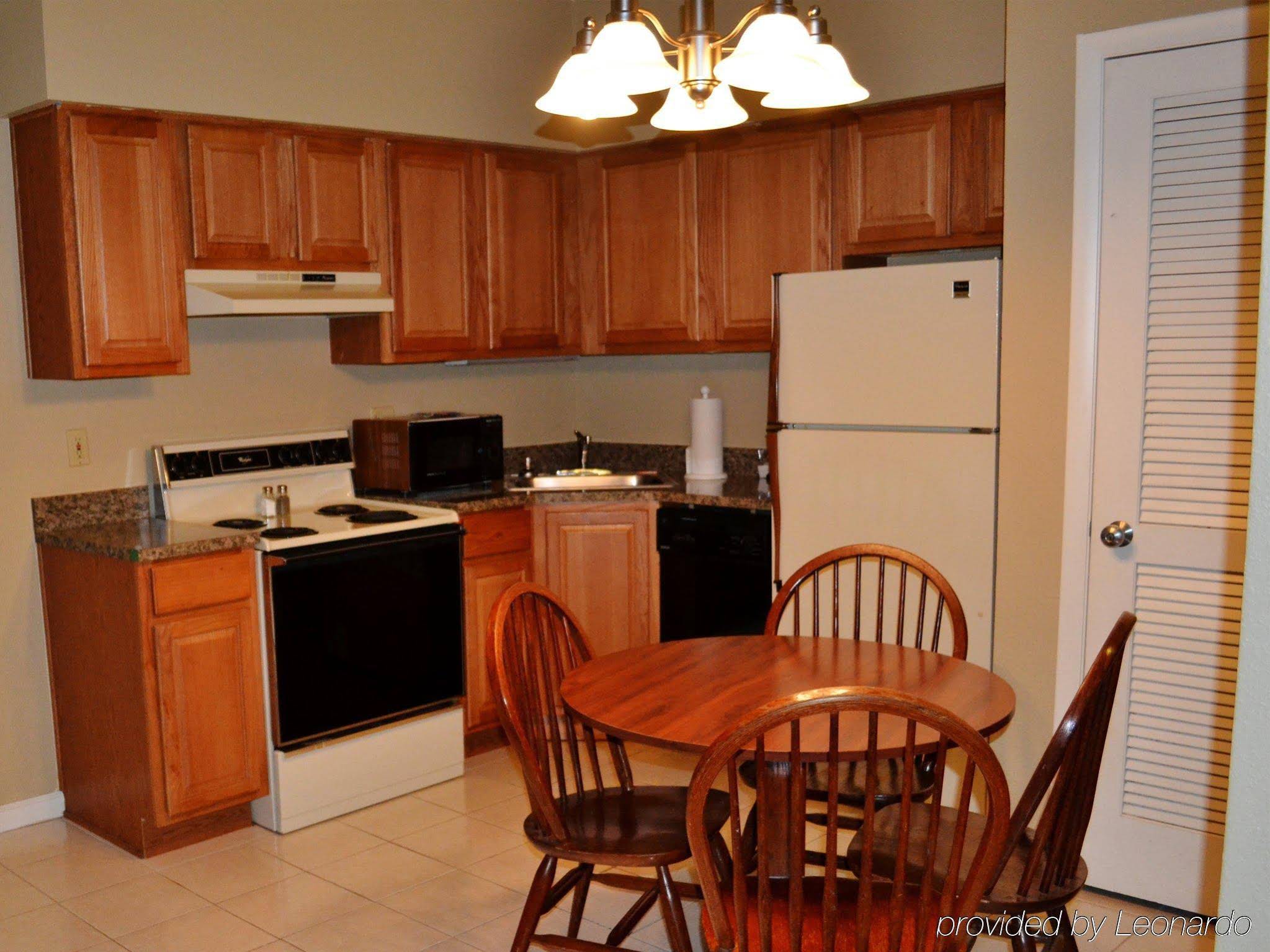 Eastlake Suites Hotel & Conference Center By OYO Urbana