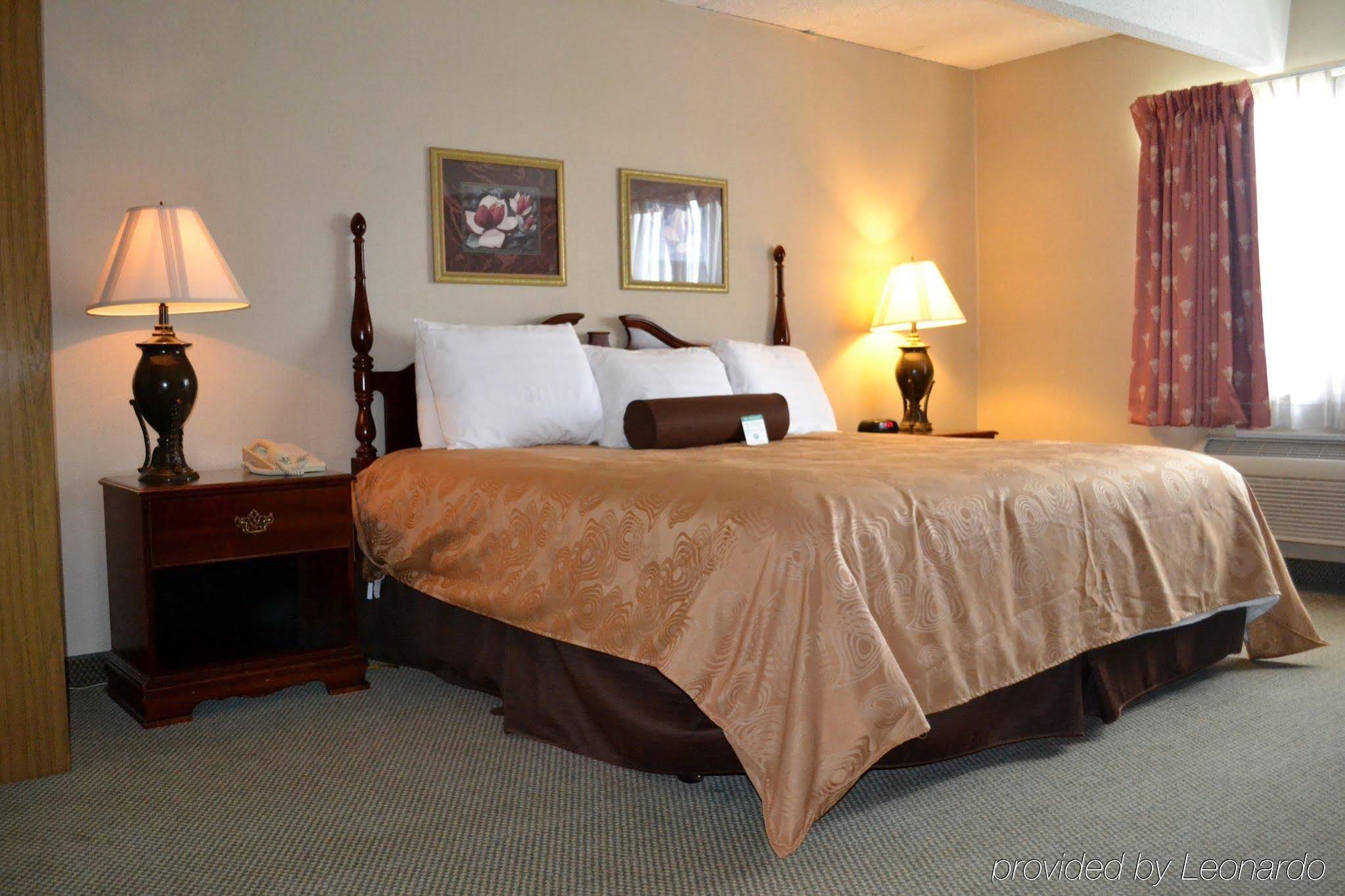 Eastlake Suites Hotel & Conference Center By OYO Urbana