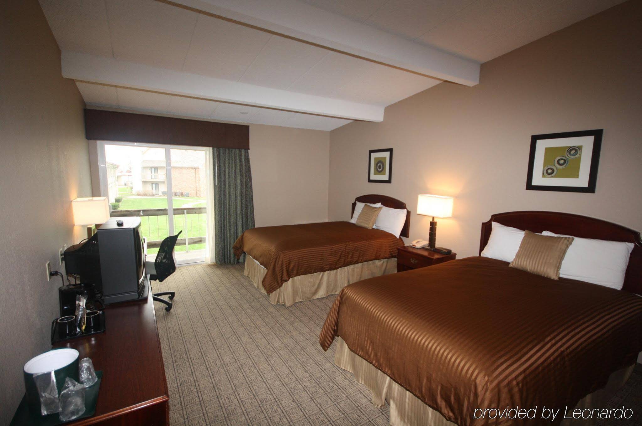 Eastlake Suites Hotel & Conference Center By OYO Urbana