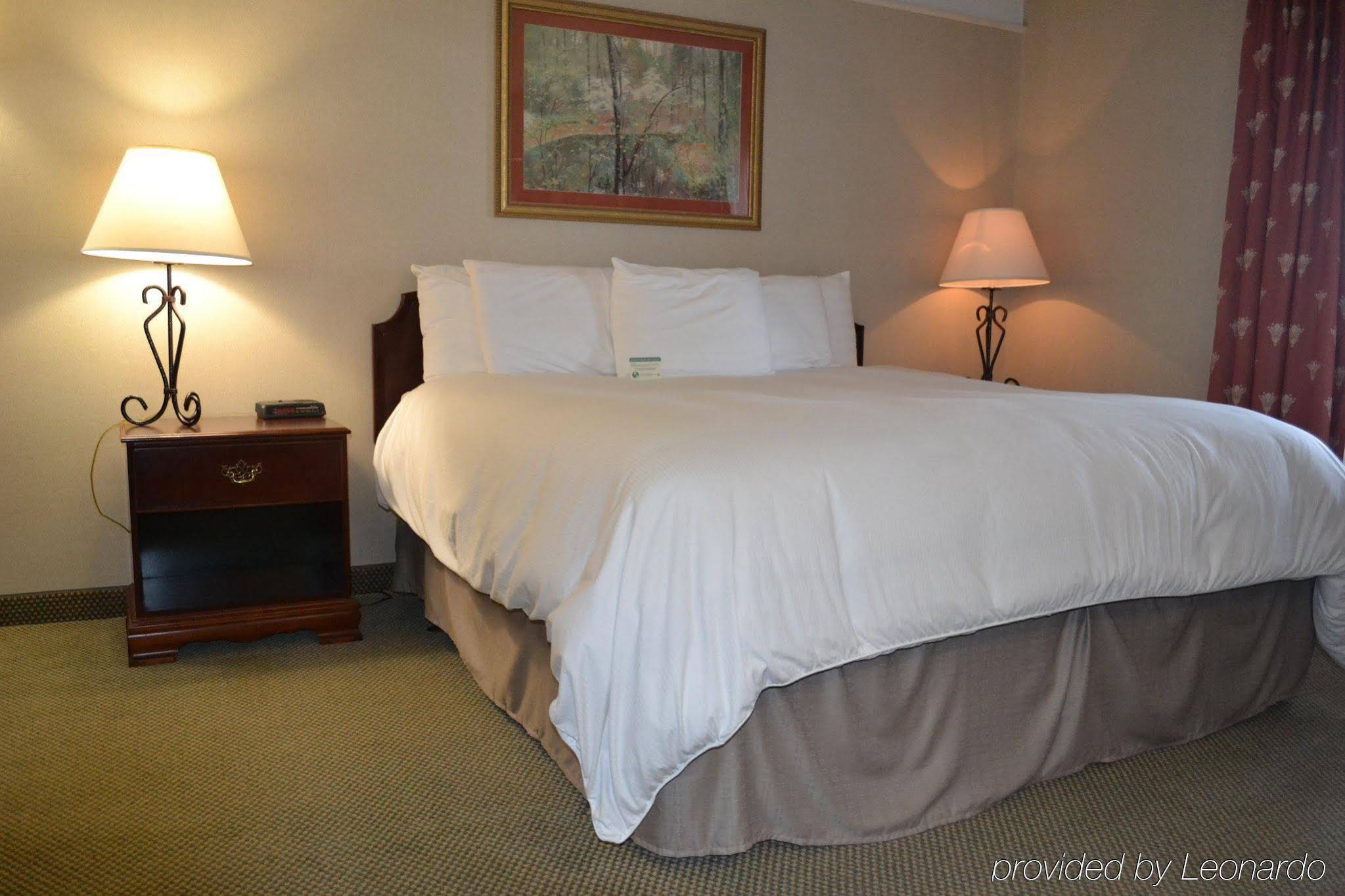 Eastlake Suites Hotel & Conference Center By OYO Urbana