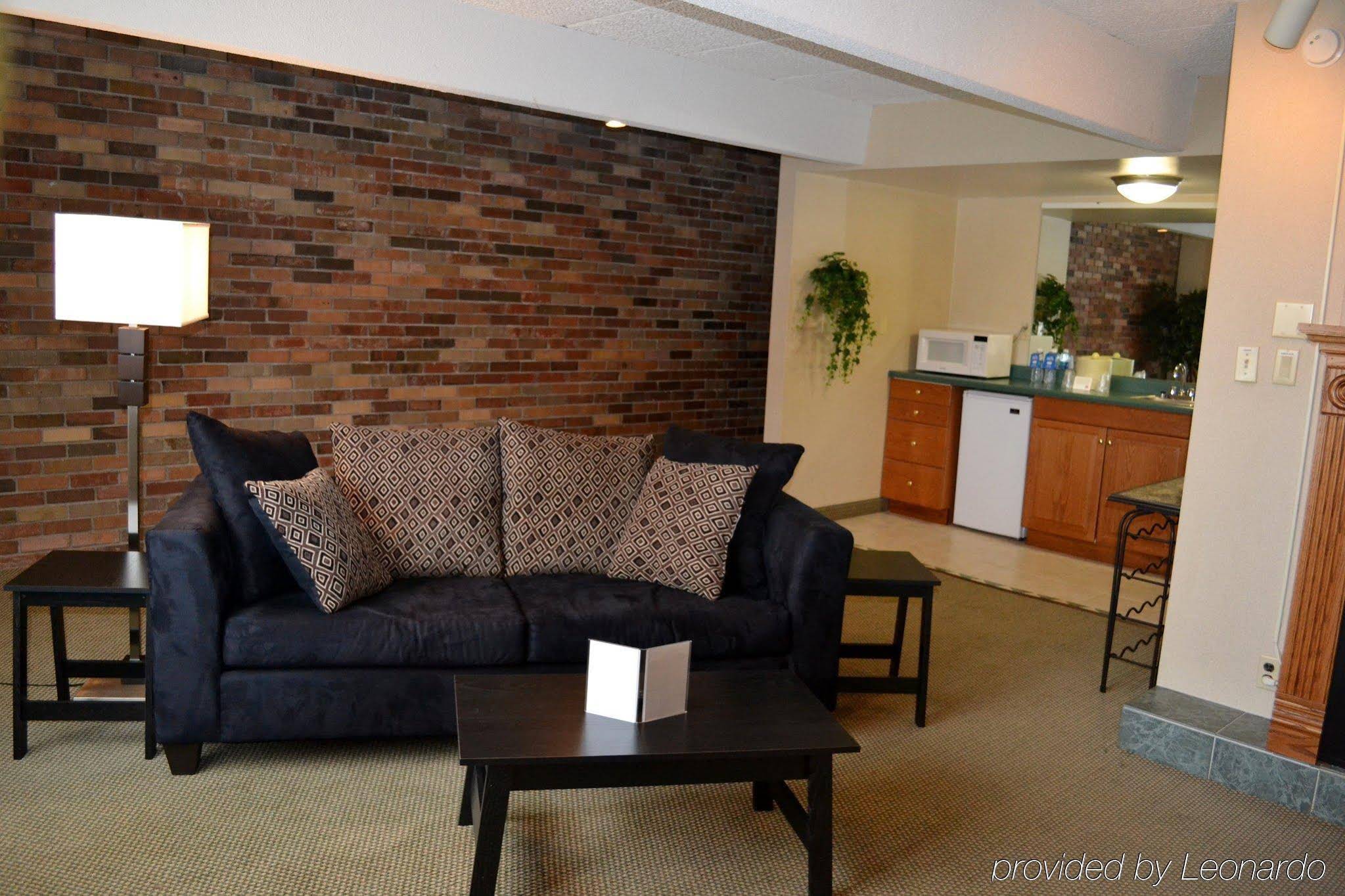 Eastlake Suites Hotel & Conference Center By OYO Urbana