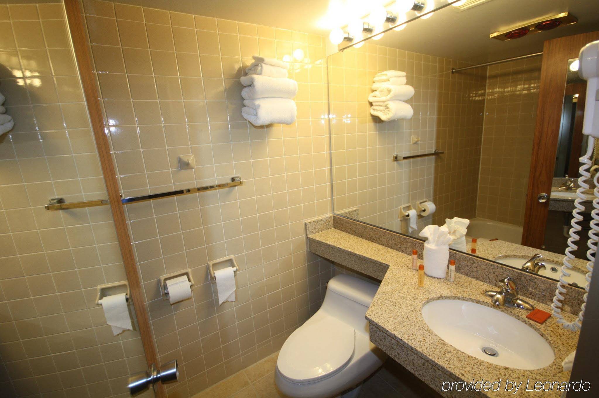 Eastlake Suites Hotel & Conference Center By OYO Urbana