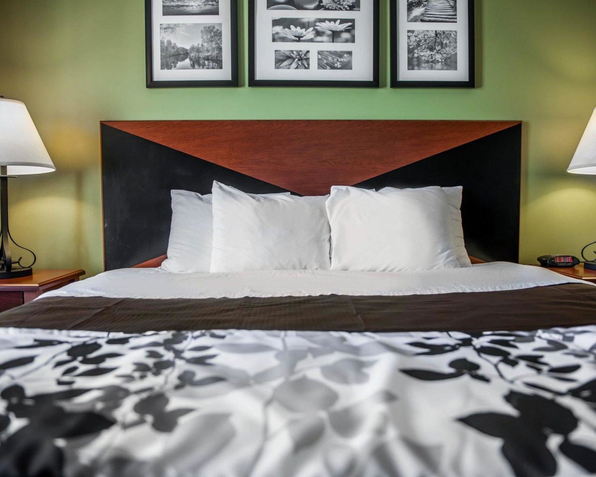 Howard Johnson by Wyndham Urbana