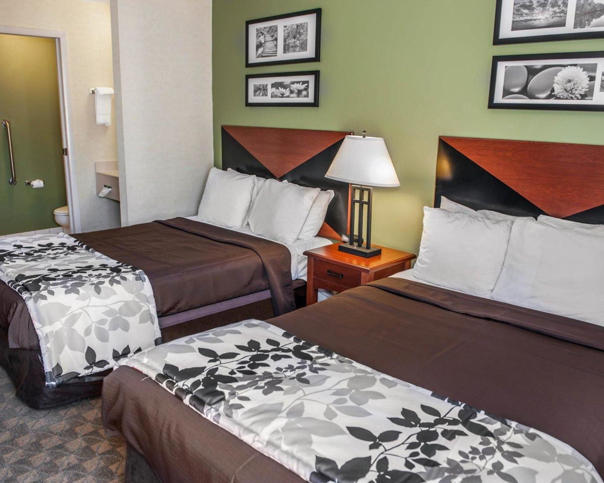 Howard Johnson by Wyndham Urbana