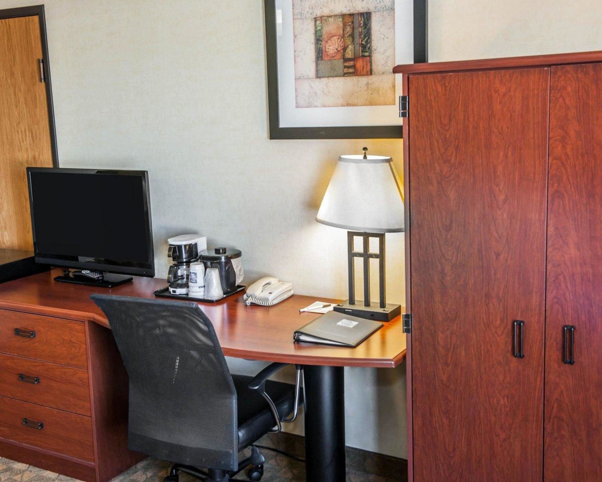 Howard Johnson by Wyndham Urbana