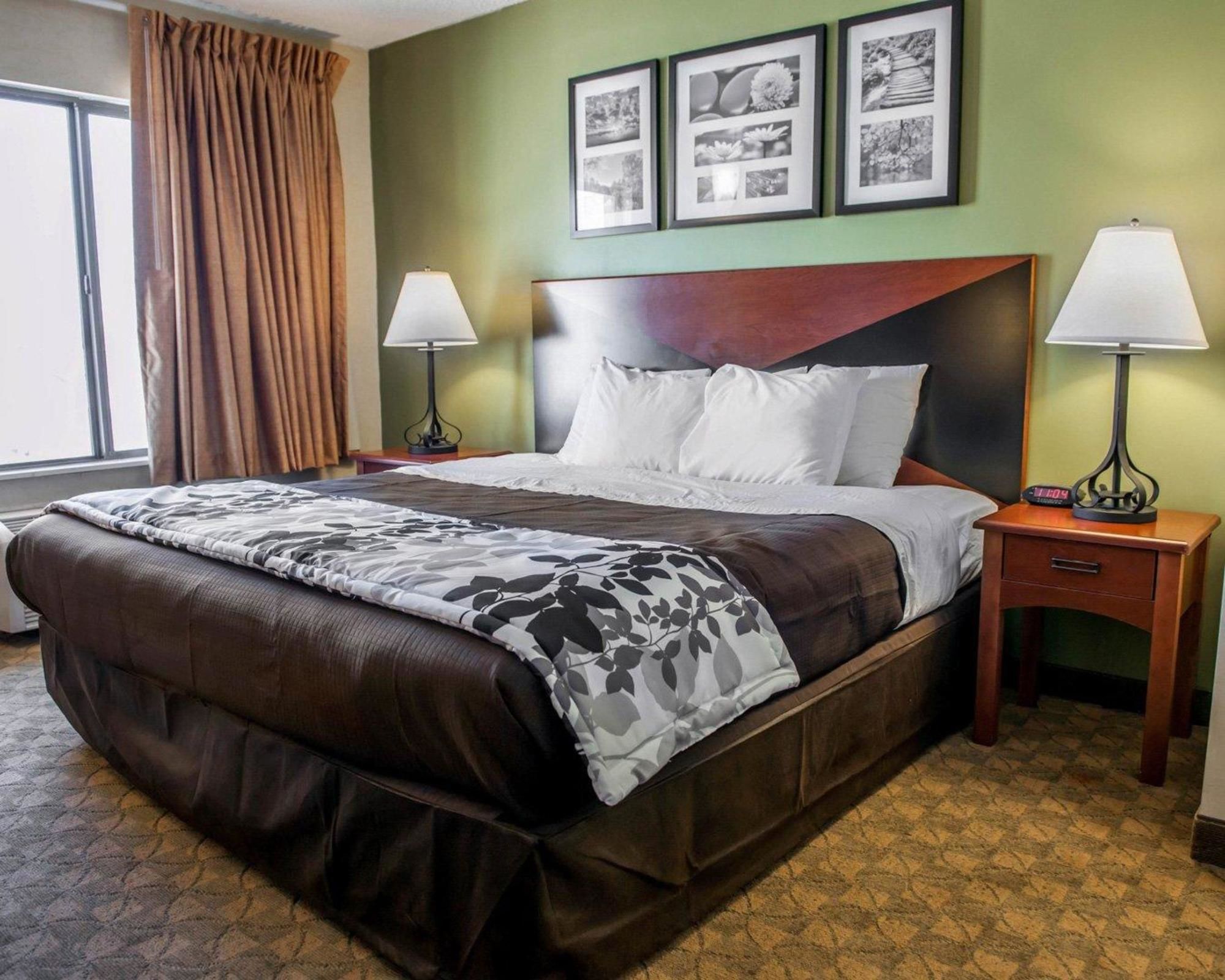 Howard Johnson by Wyndham Urbana