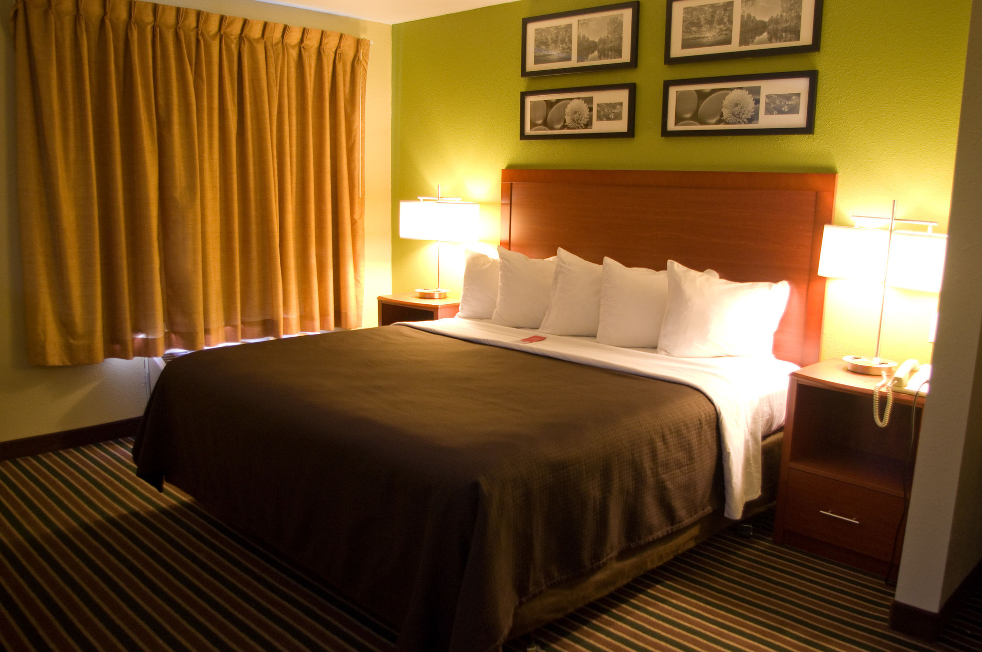 Howard Johnson by Wyndham Urbana