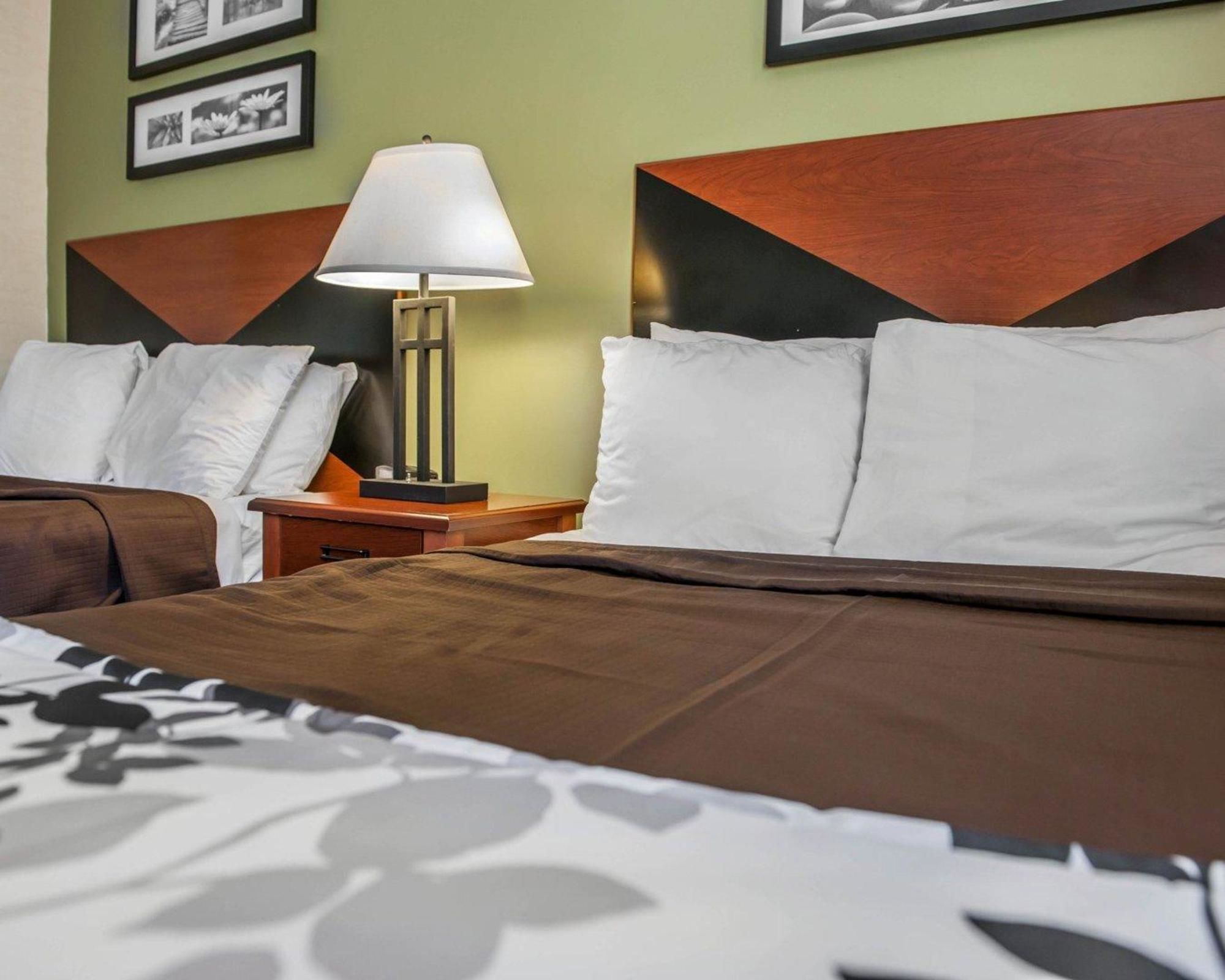Howard Johnson by Wyndham Urbana