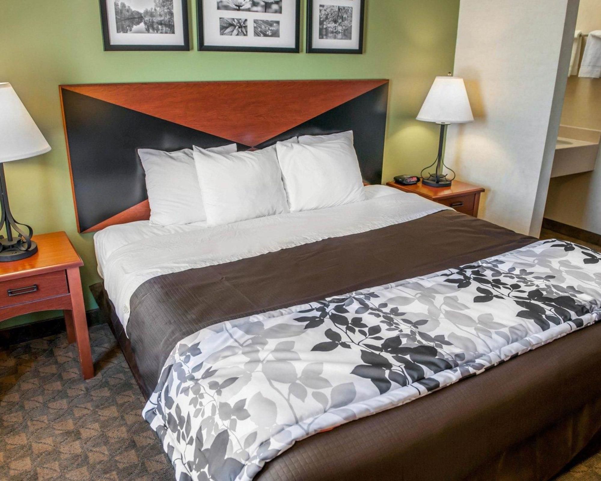 Howard Johnson by Wyndham Urbana