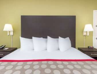 Ramada by Wyndham Vandalia