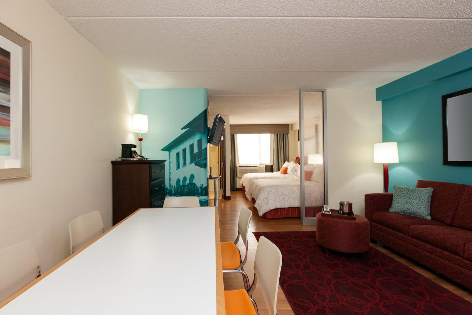 Hotel Indigo Chicago-Vernon Hills