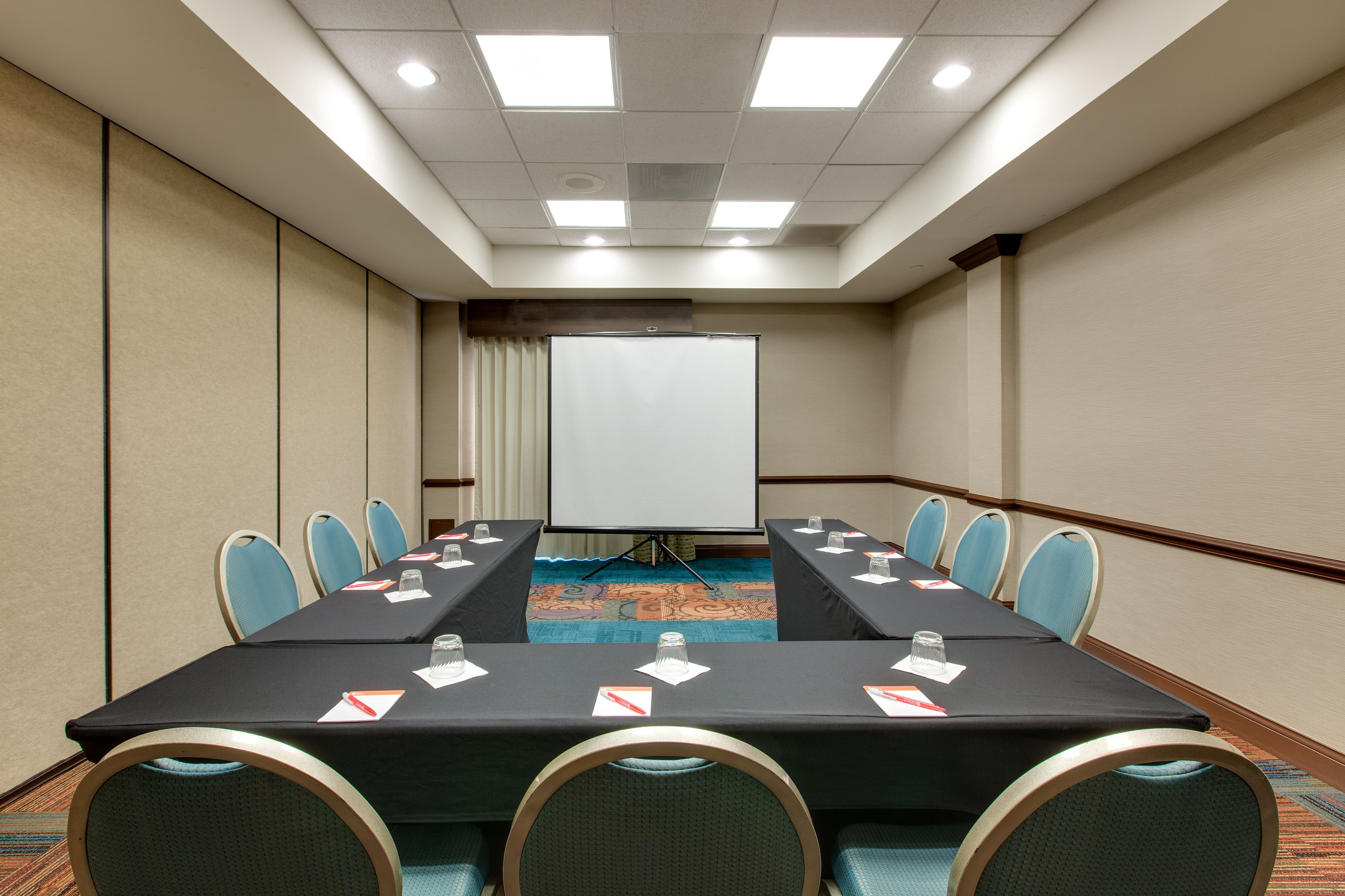 Hotel Indigo Chicago-Vernon Hills