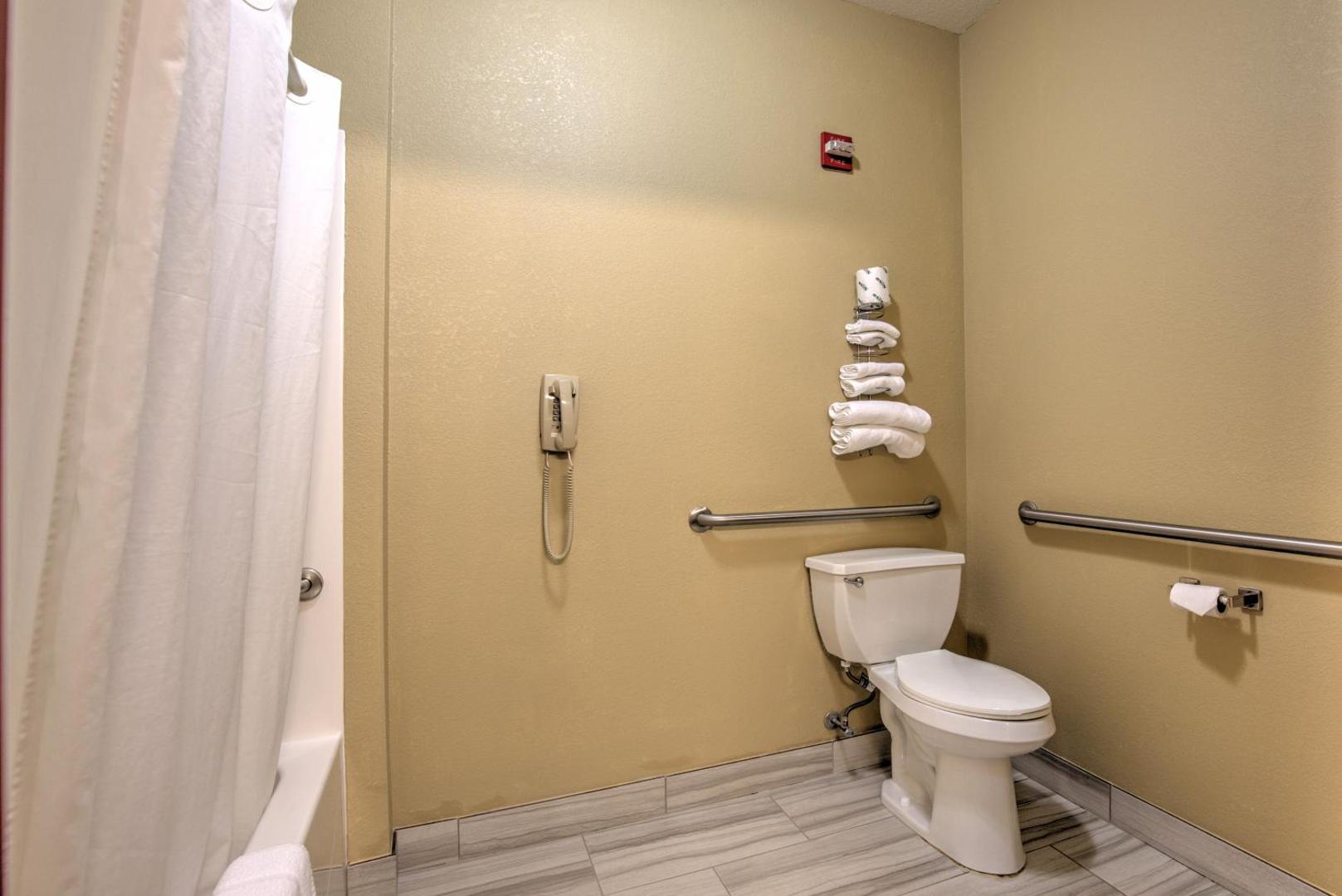 Super 8 by Wyndham Waterloo