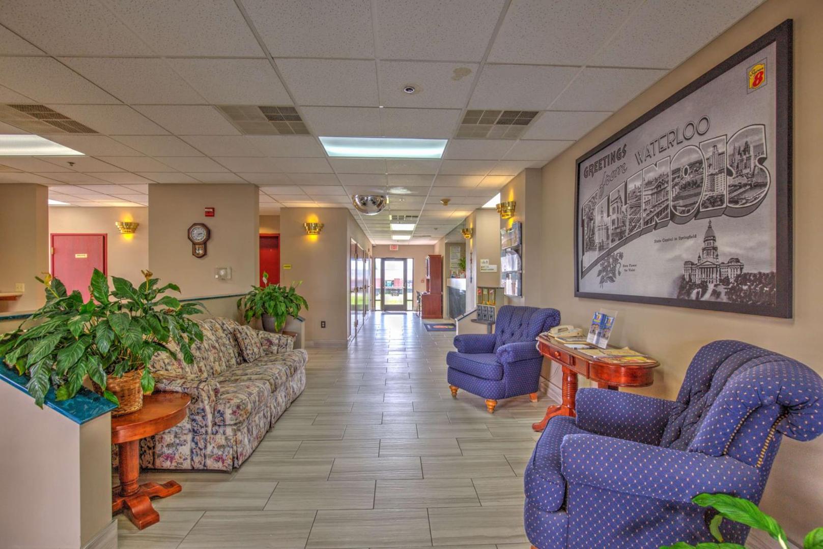 Super 8 by Wyndham Waterloo