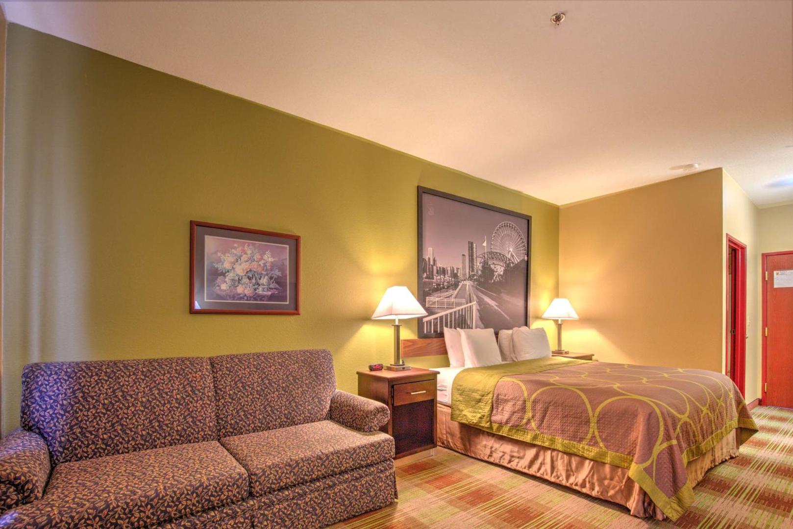 Super 8 by Wyndham Waterloo