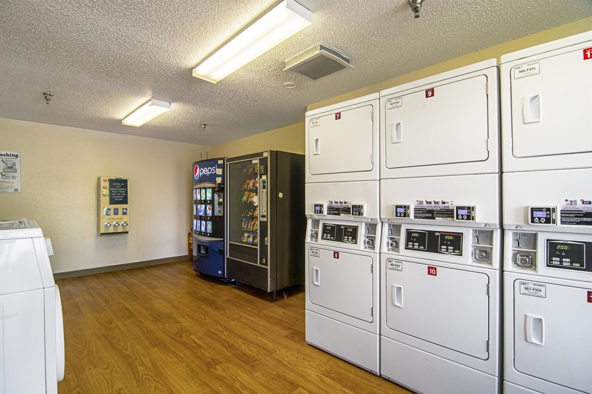 HomeTowne Studios Chicago - Waukegan