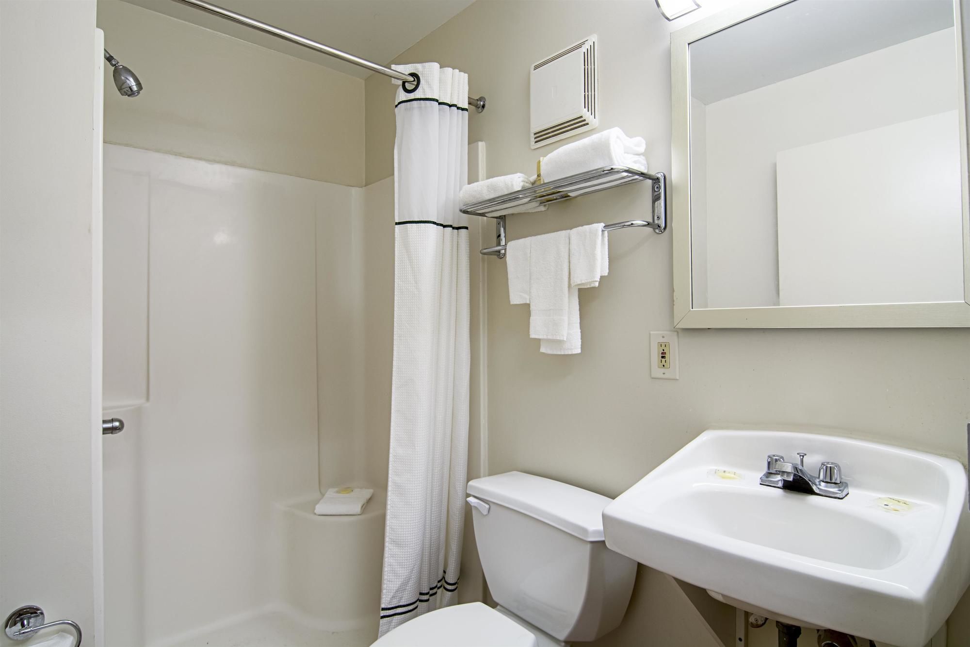 HomeTowne Studios Chicago - Waukegan