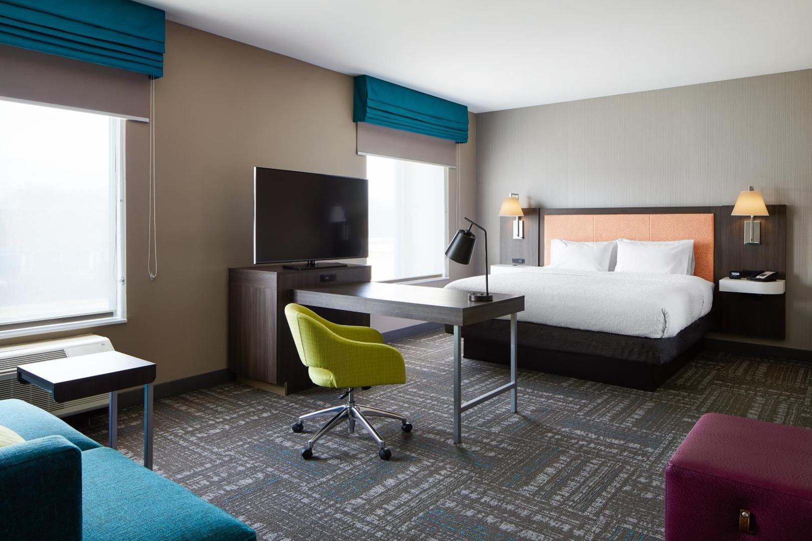 Hampton Inn & Suites Chicago Waukegan