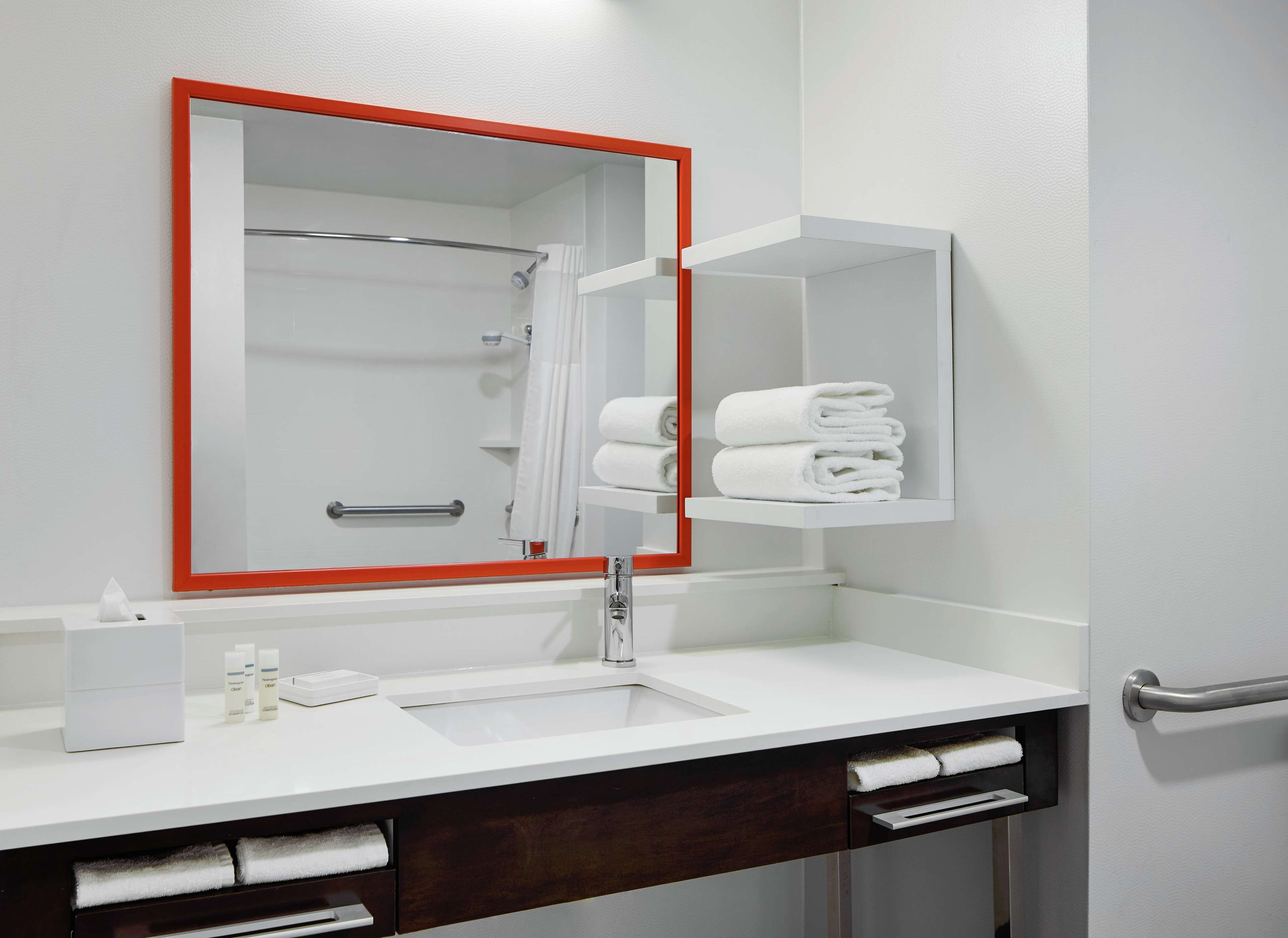 Hampton Inn & Suites Chicago Waukegan