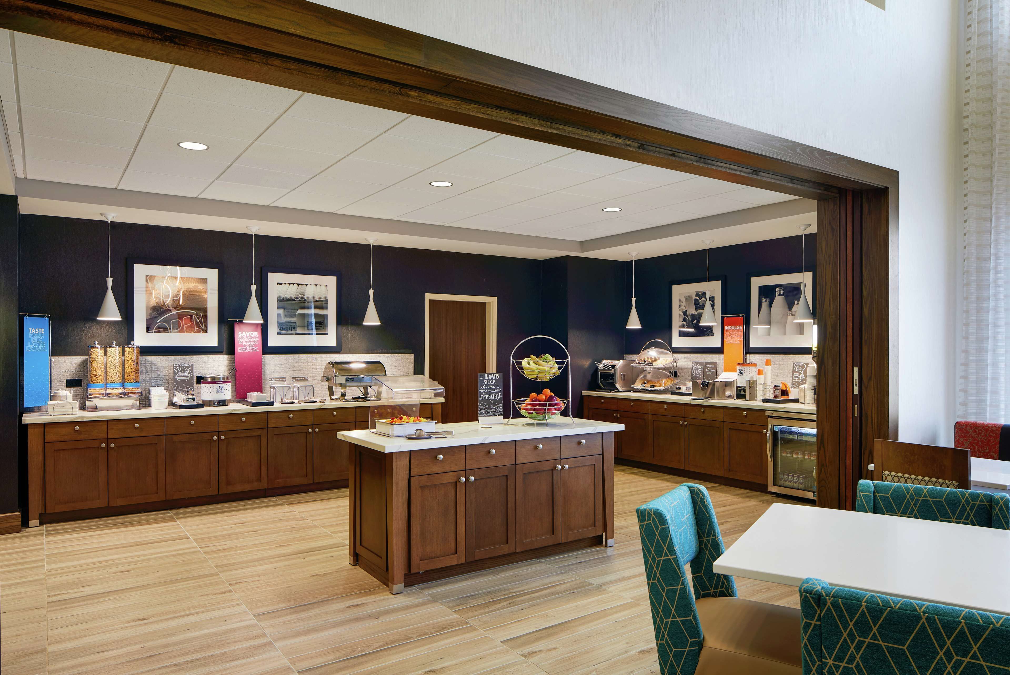 Hampton Inn & Suites Chicago Waukegan