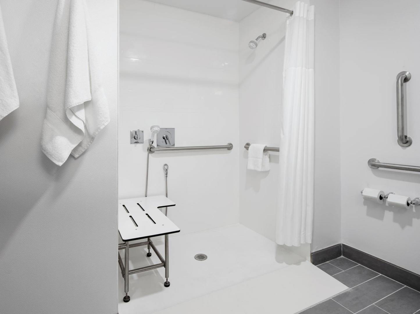 Hampton Inn & Suites Chicago Waukegan