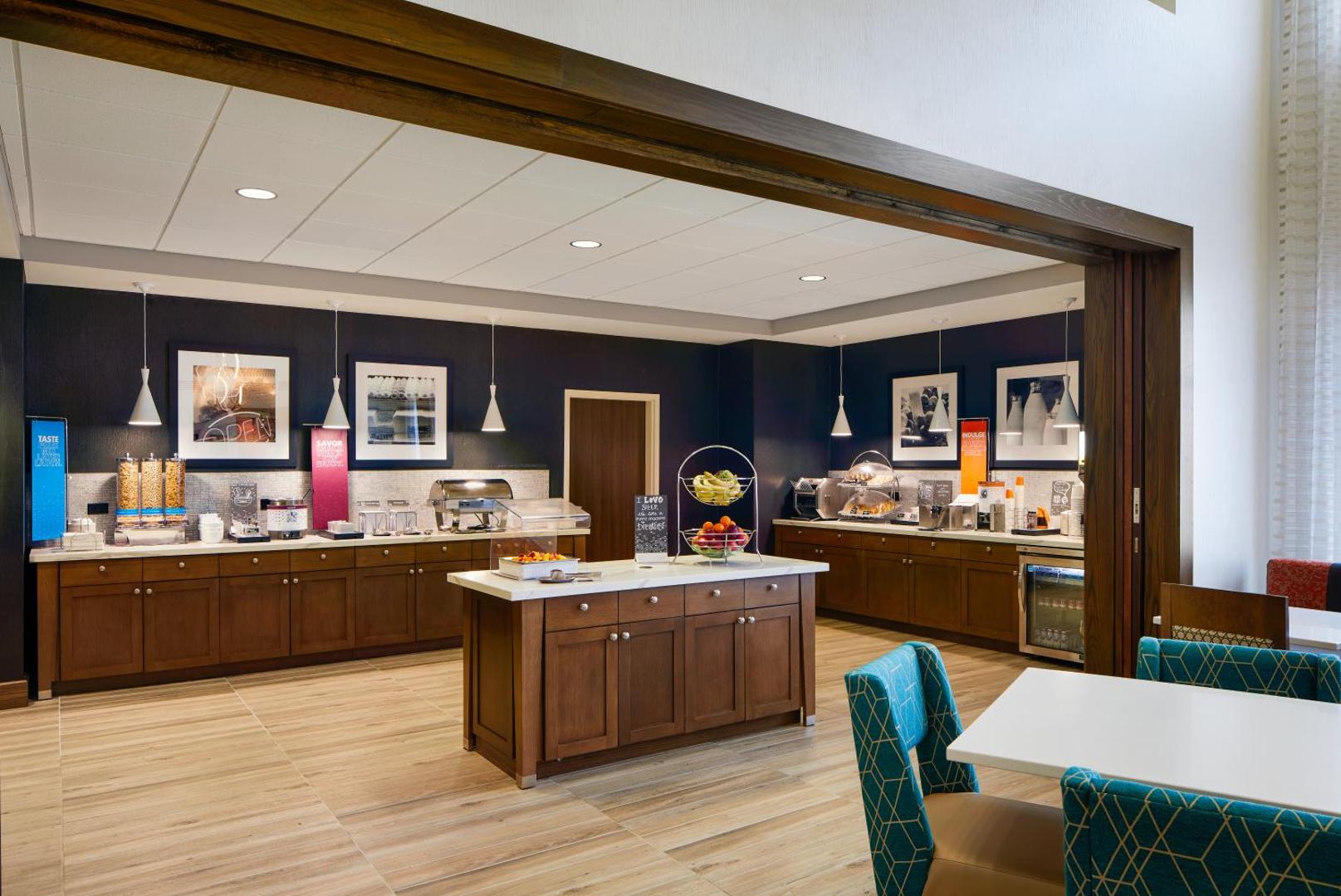 Hampton Inn & Suites Chicago Waukegan