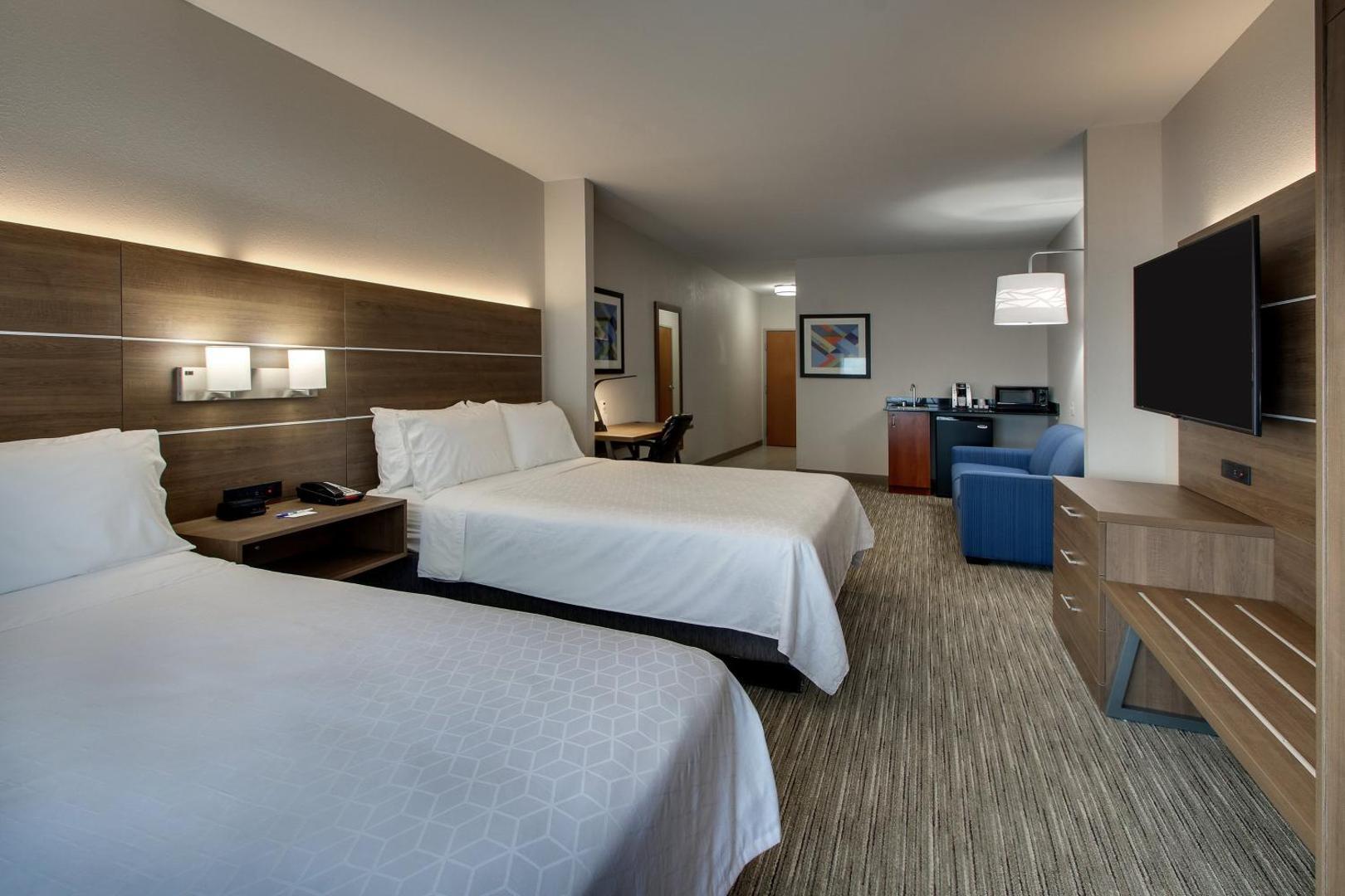 Holiday Inn Express & Suites Chicago North-Waukegan-Gurnee