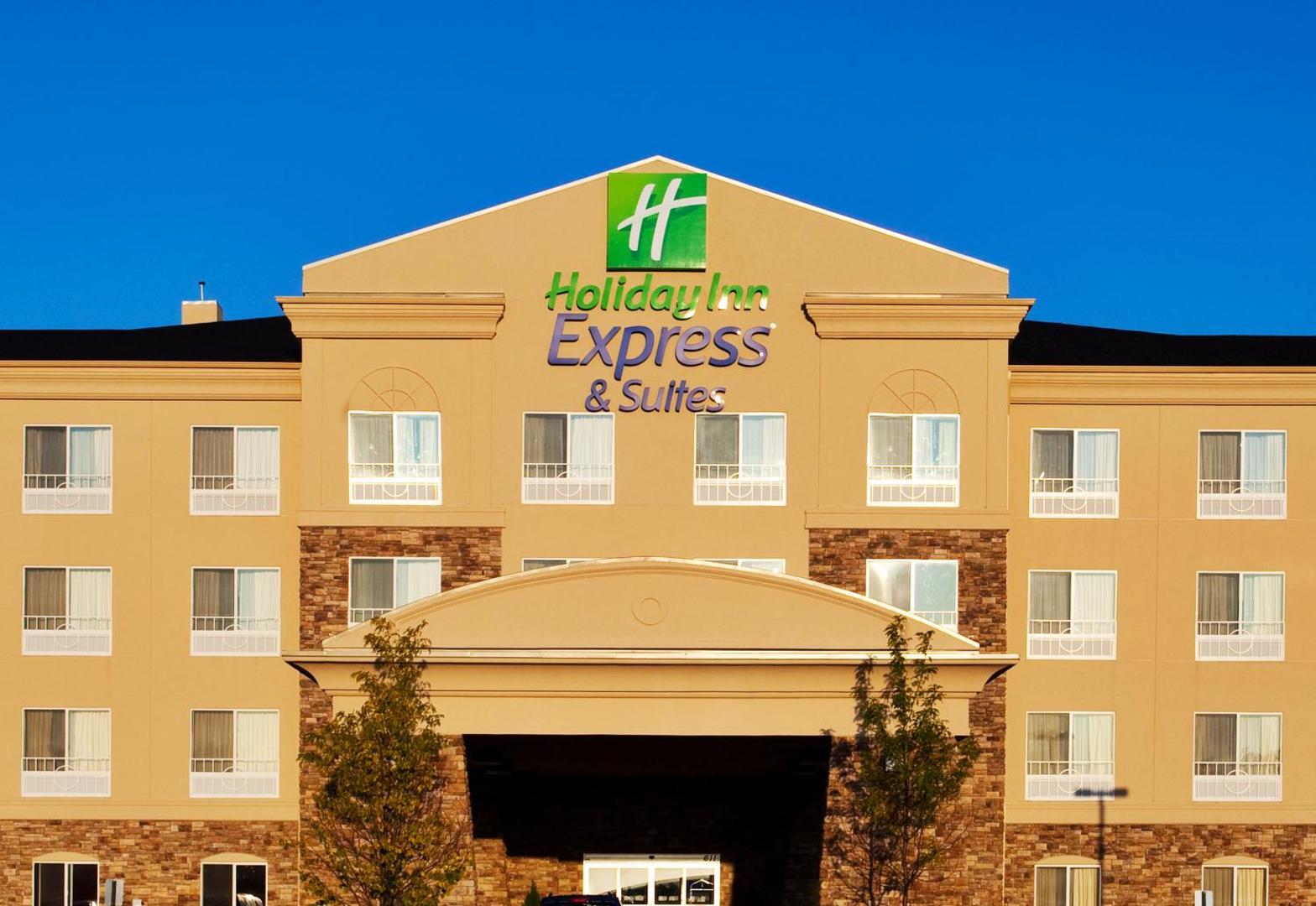 Holiday Inn Express & Suites Chicago North-Waukegan-Gurnee