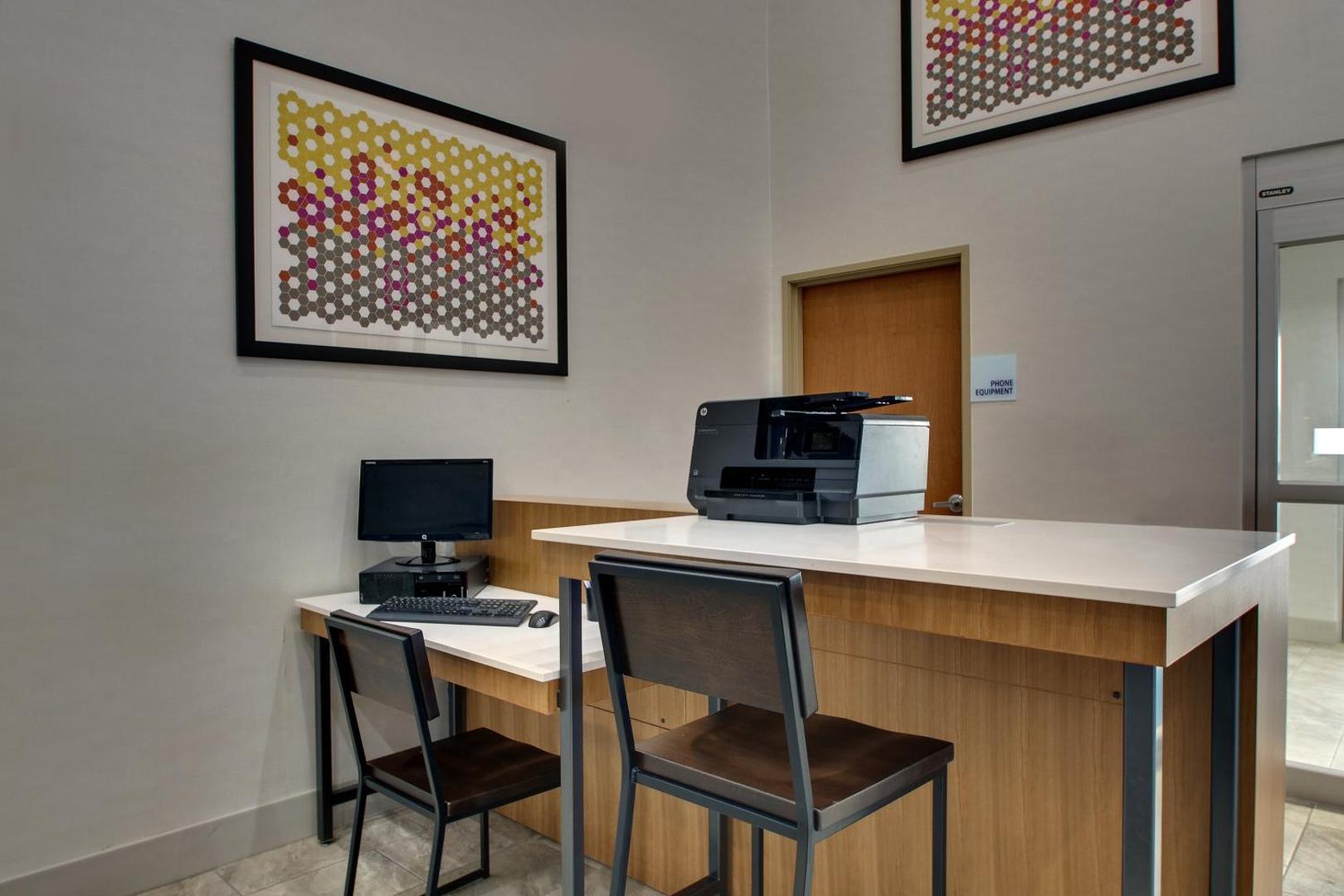 Holiday Inn Express & Suites Chicago North-Waukegan-Gurnee