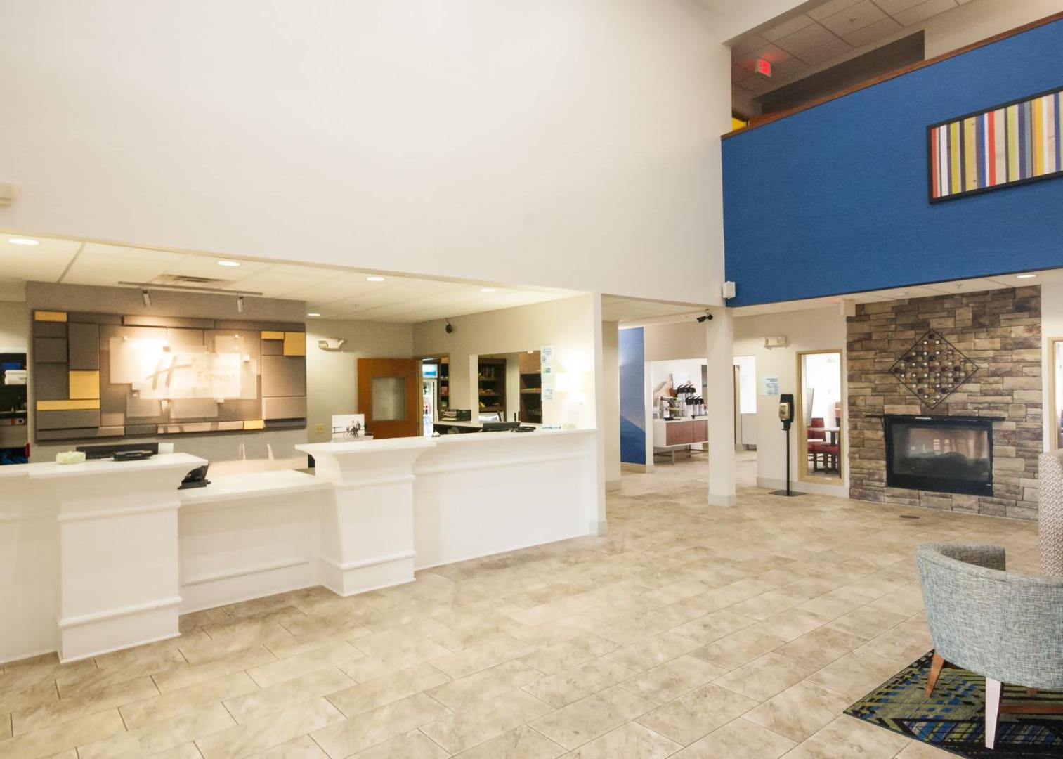Holiday Inn Express & Suites Chicago North-Waukegan-Gurnee