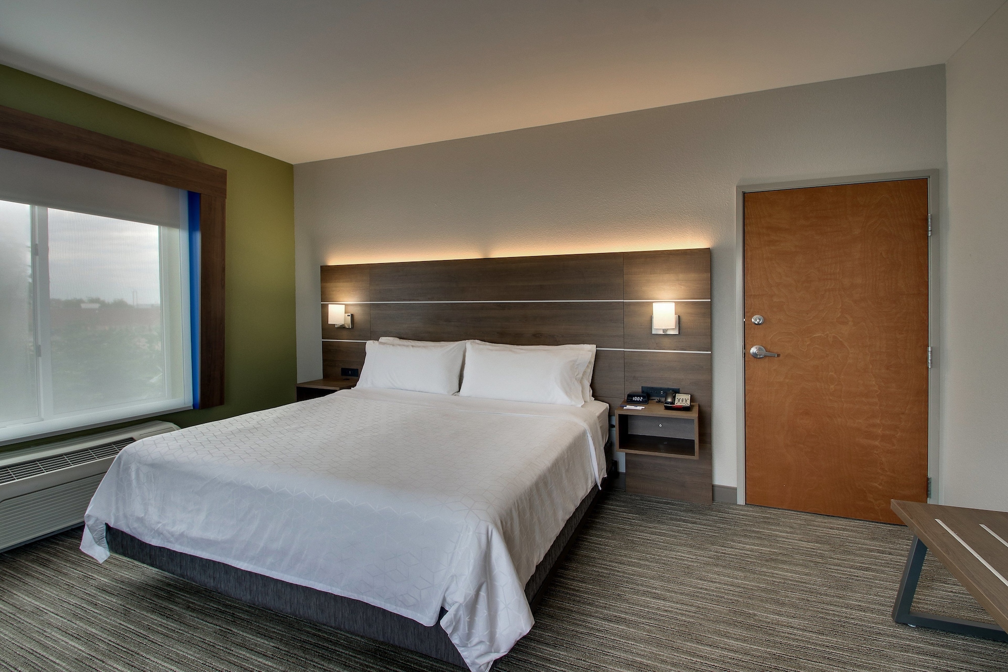 Holiday Inn Express & Suites Chicago North-Waukegan-Gurnee