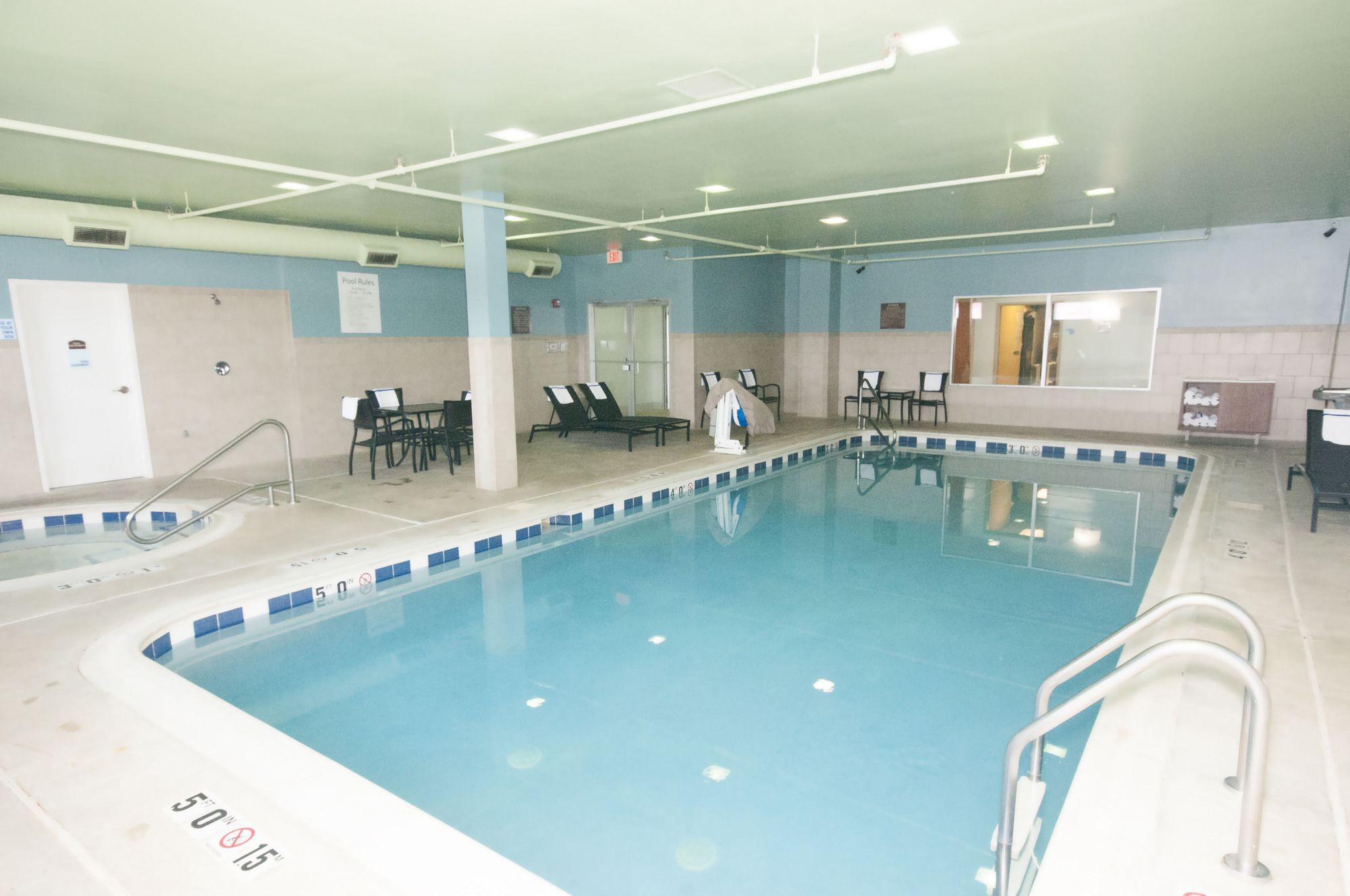 Holiday Inn Express & Suites Chicago North-Waukegan-Gurnee