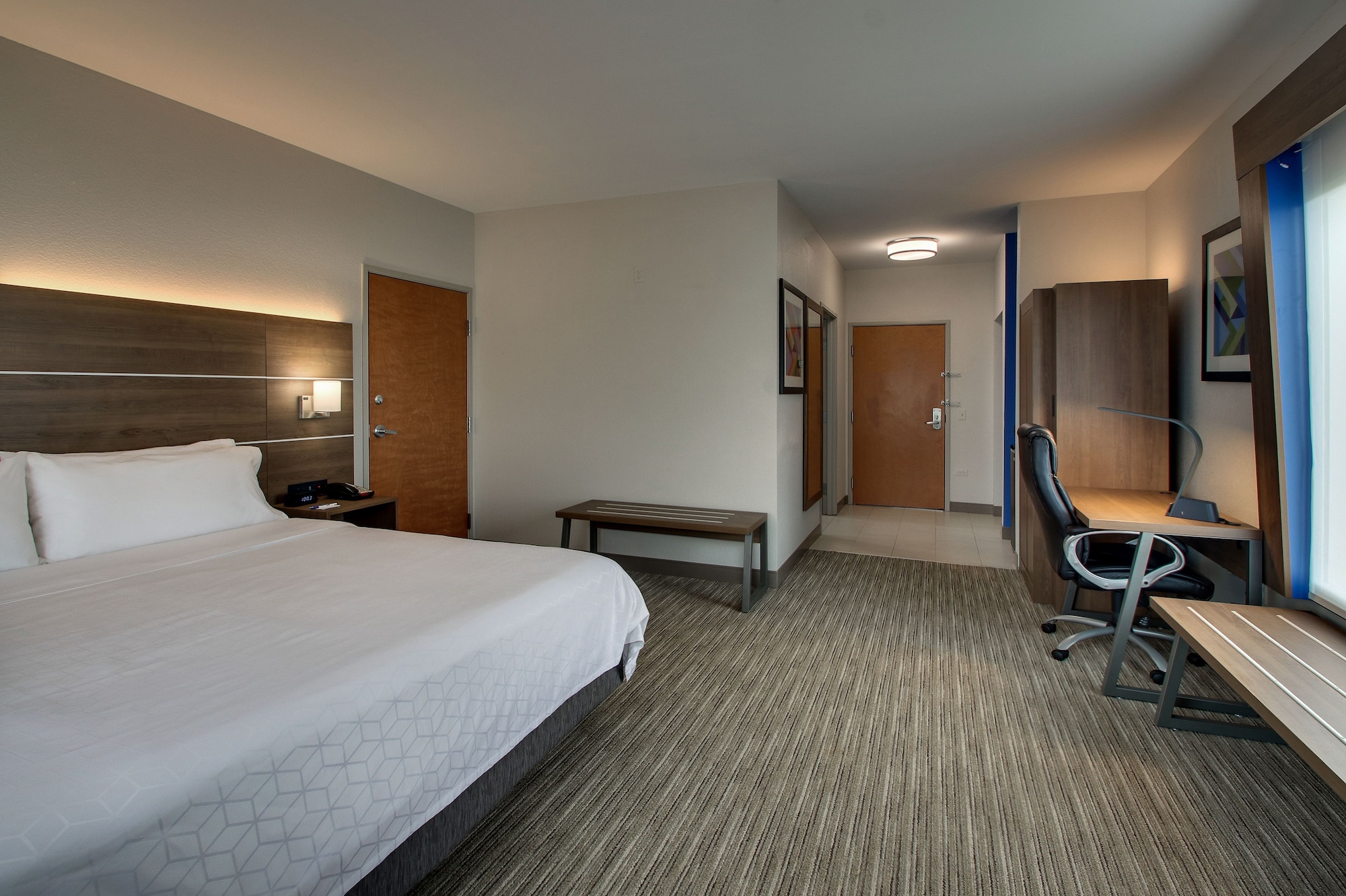 Holiday Inn Express & Suites Chicago North-Waukegan-Gurnee