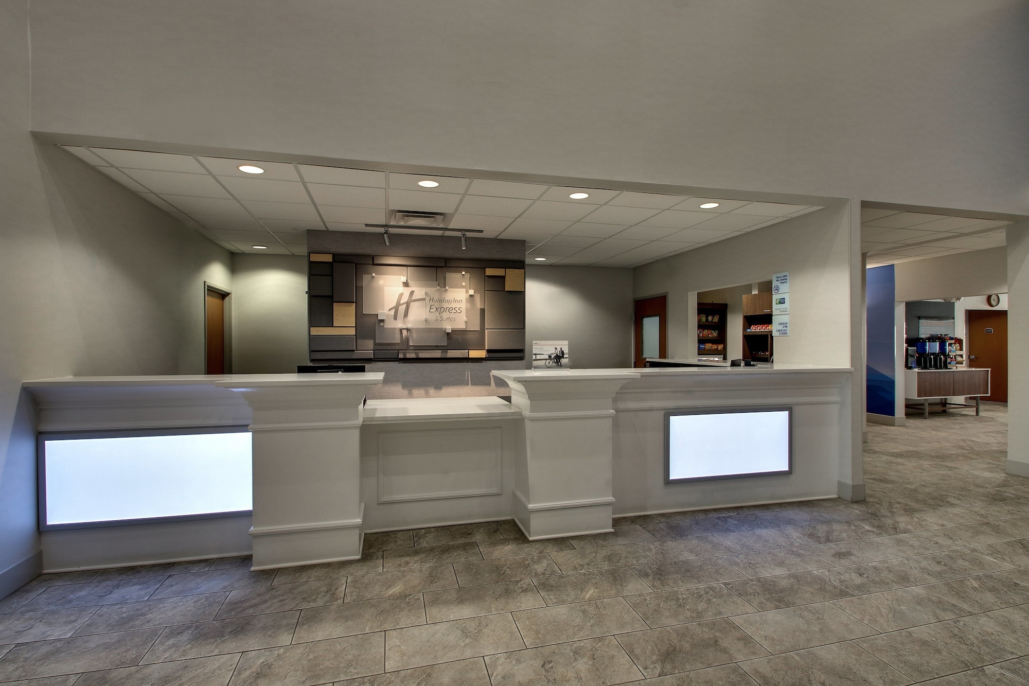 Holiday Inn Express & Suites Chicago North-Waukegan-Gurnee