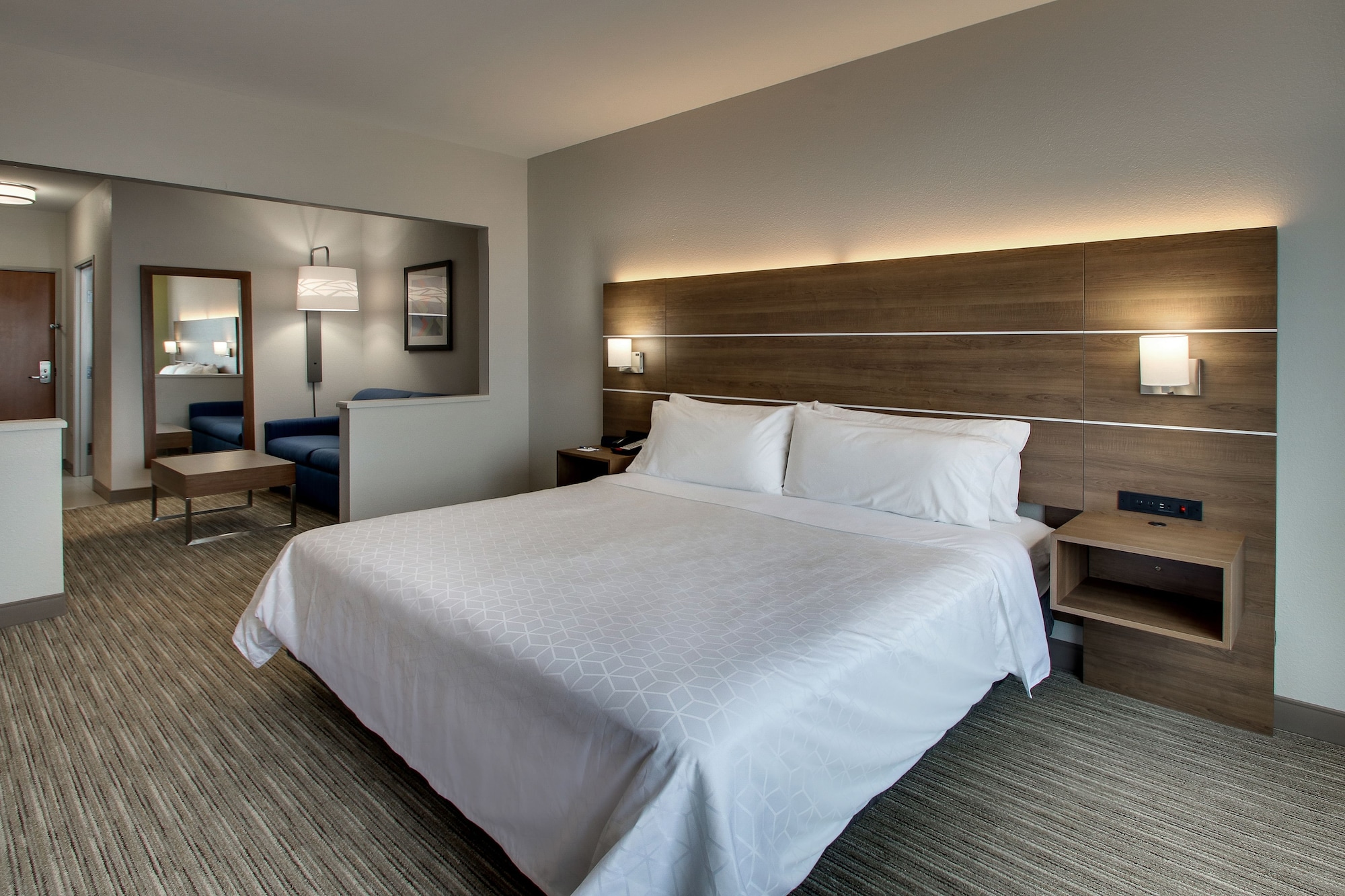 Holiday Inn Express & Suites Chicago North-Waukegan-Gurnee