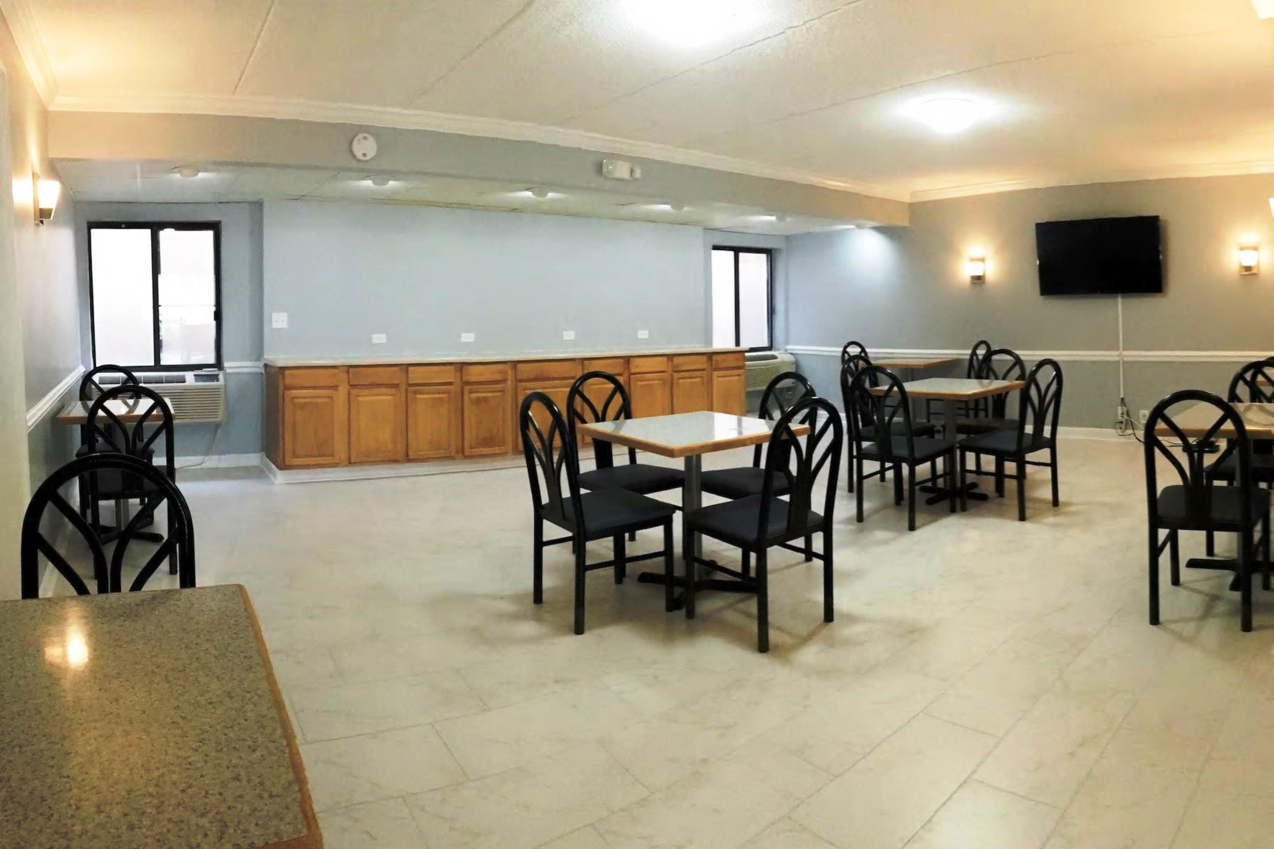 Howard Johnson by Wyndham Waukegan Great Lakes