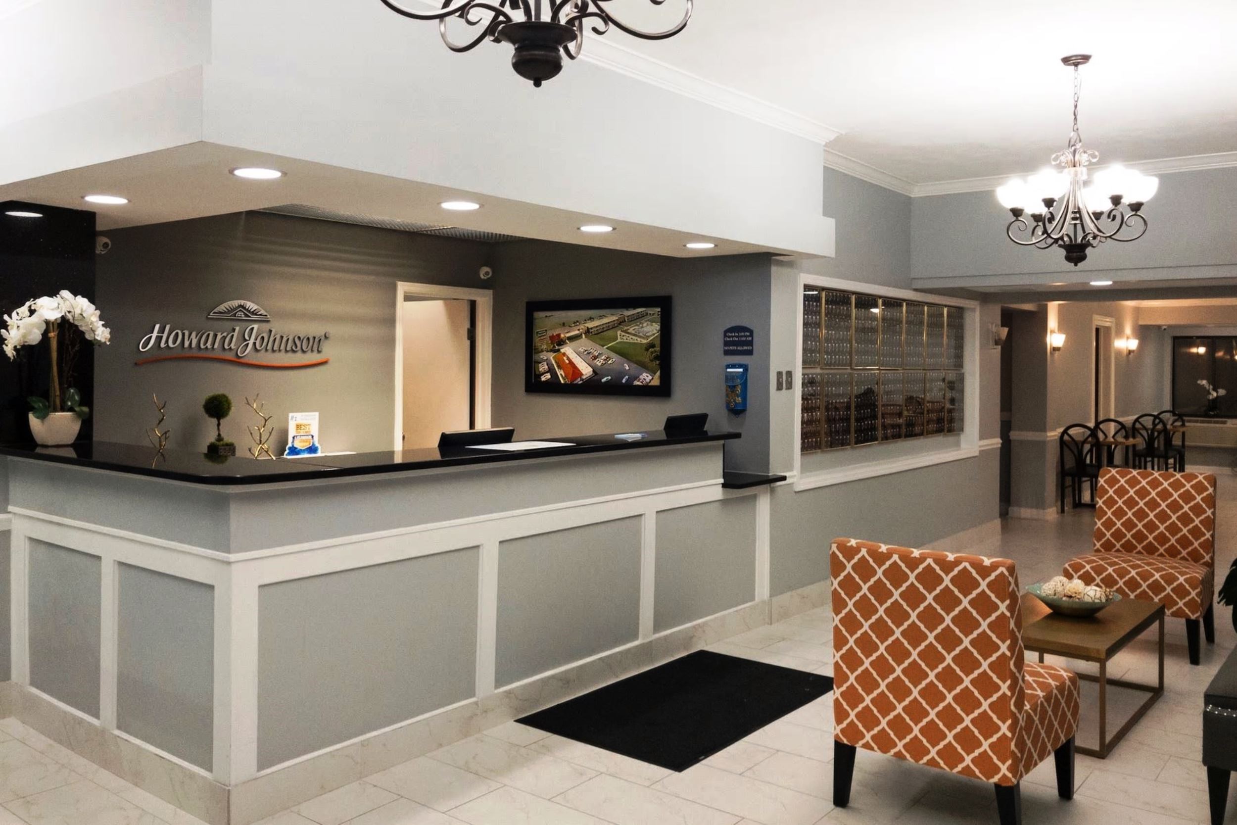 Howard Johnson by Wyndham Waukegan Great Lakes