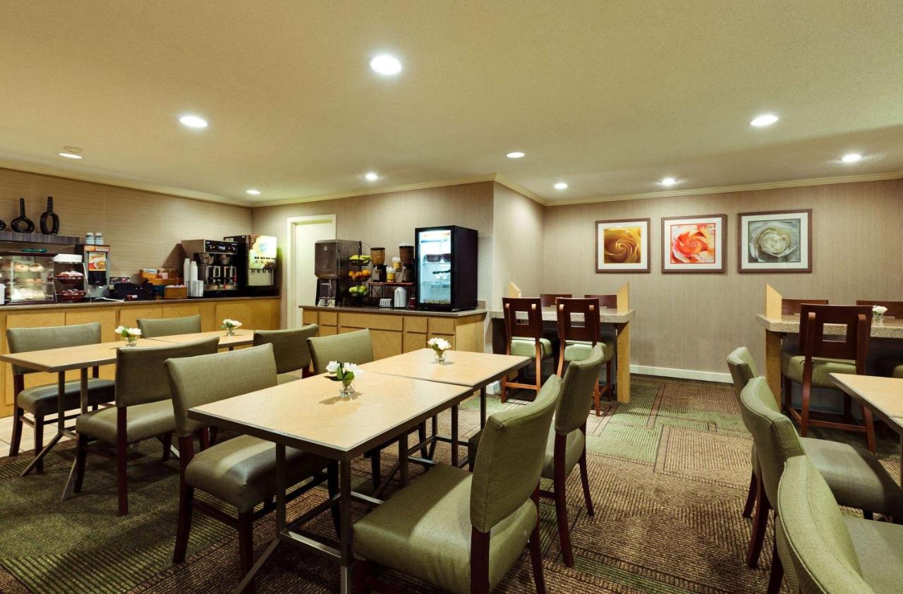 La Quinta Inn by Wyndham Chicago Willowbrook