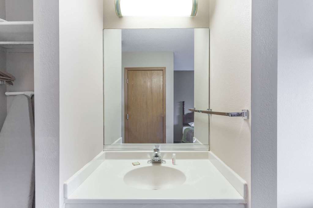 Super 8 by Wyndham Yorkville