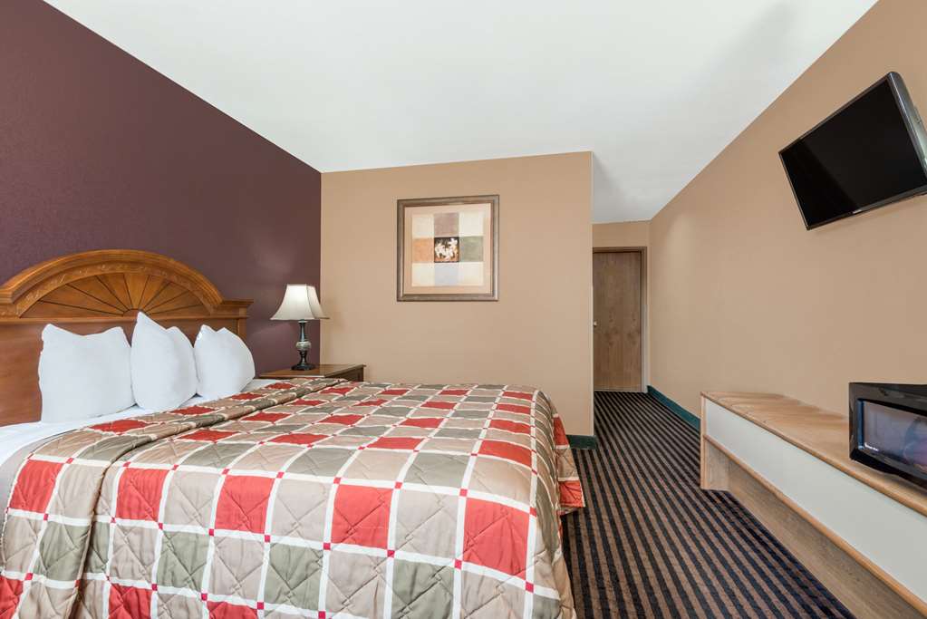 Days Inn by Wyndham Anderson IN