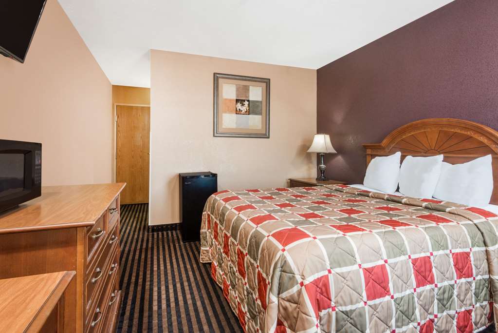 Days Inn by Wyndham Anderson IN