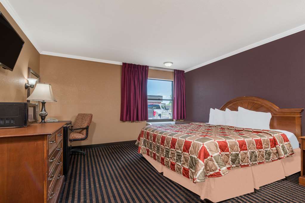 Days Inn by Wyndham Anderson IN