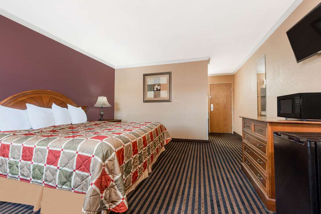 Days Inn by Wyndham Anderson IN