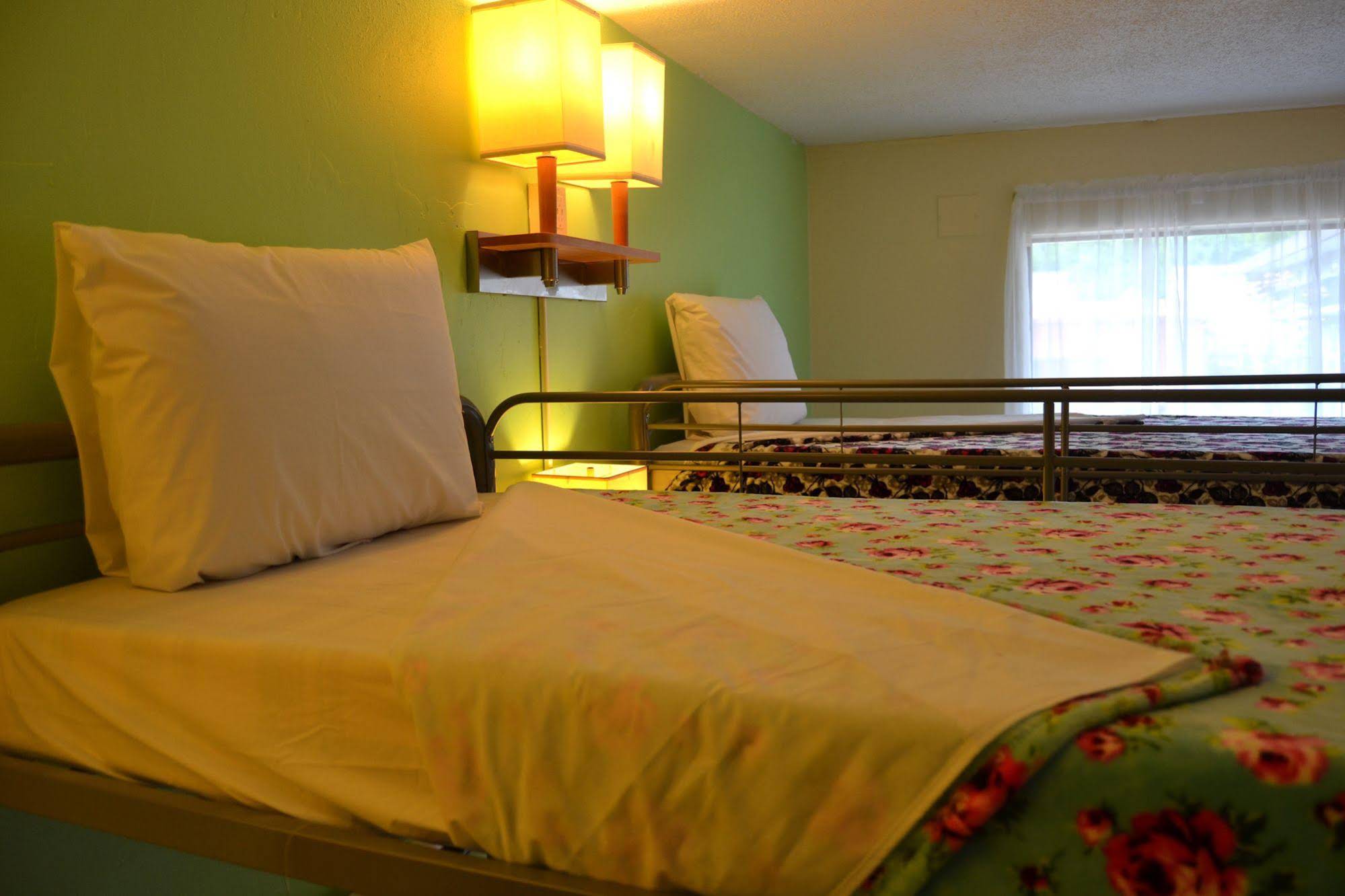 Cascades Inn