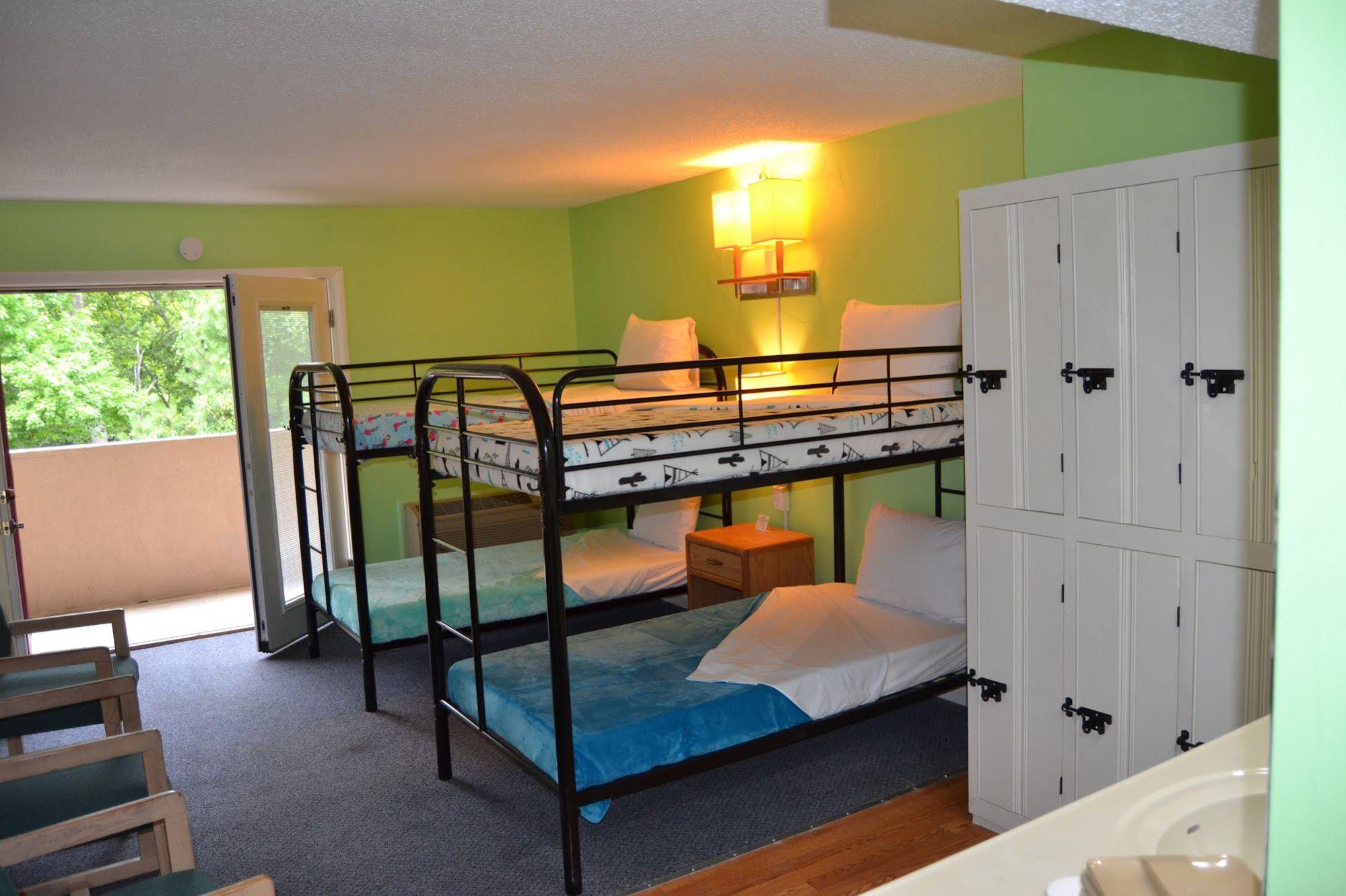 Cascades Inn